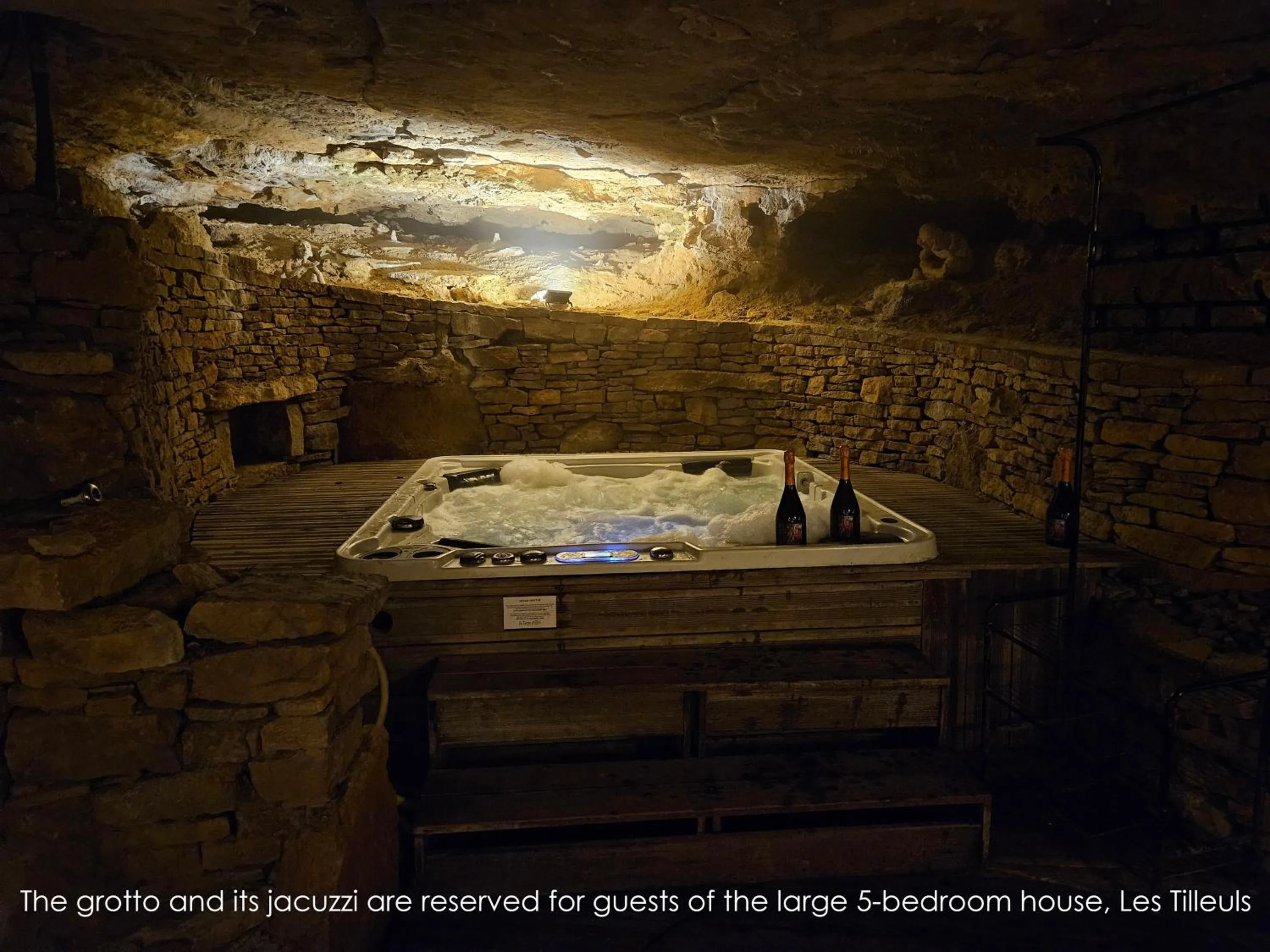 Property building in La Terre d'Or