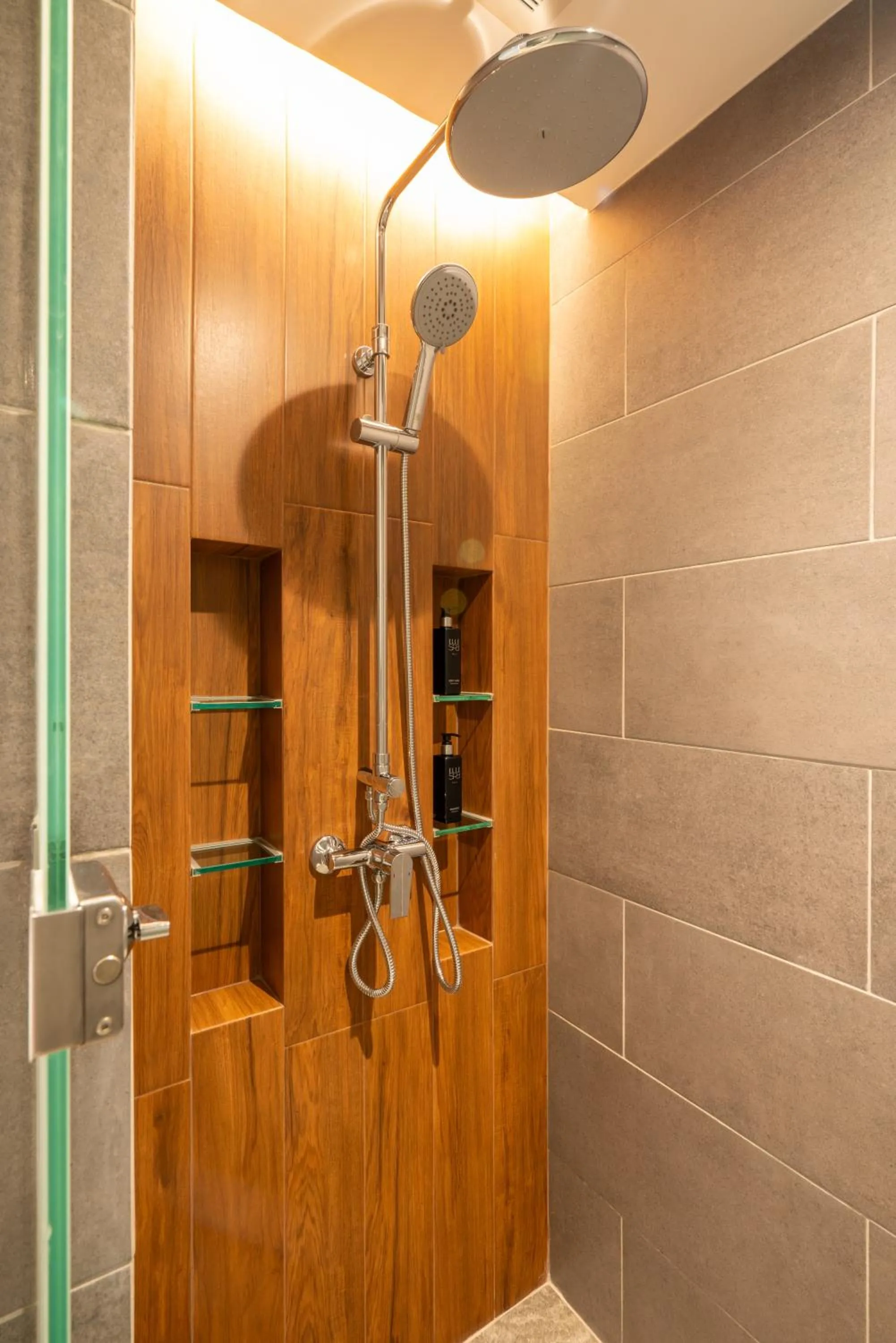Shower in Woodstory Boutique Hotel