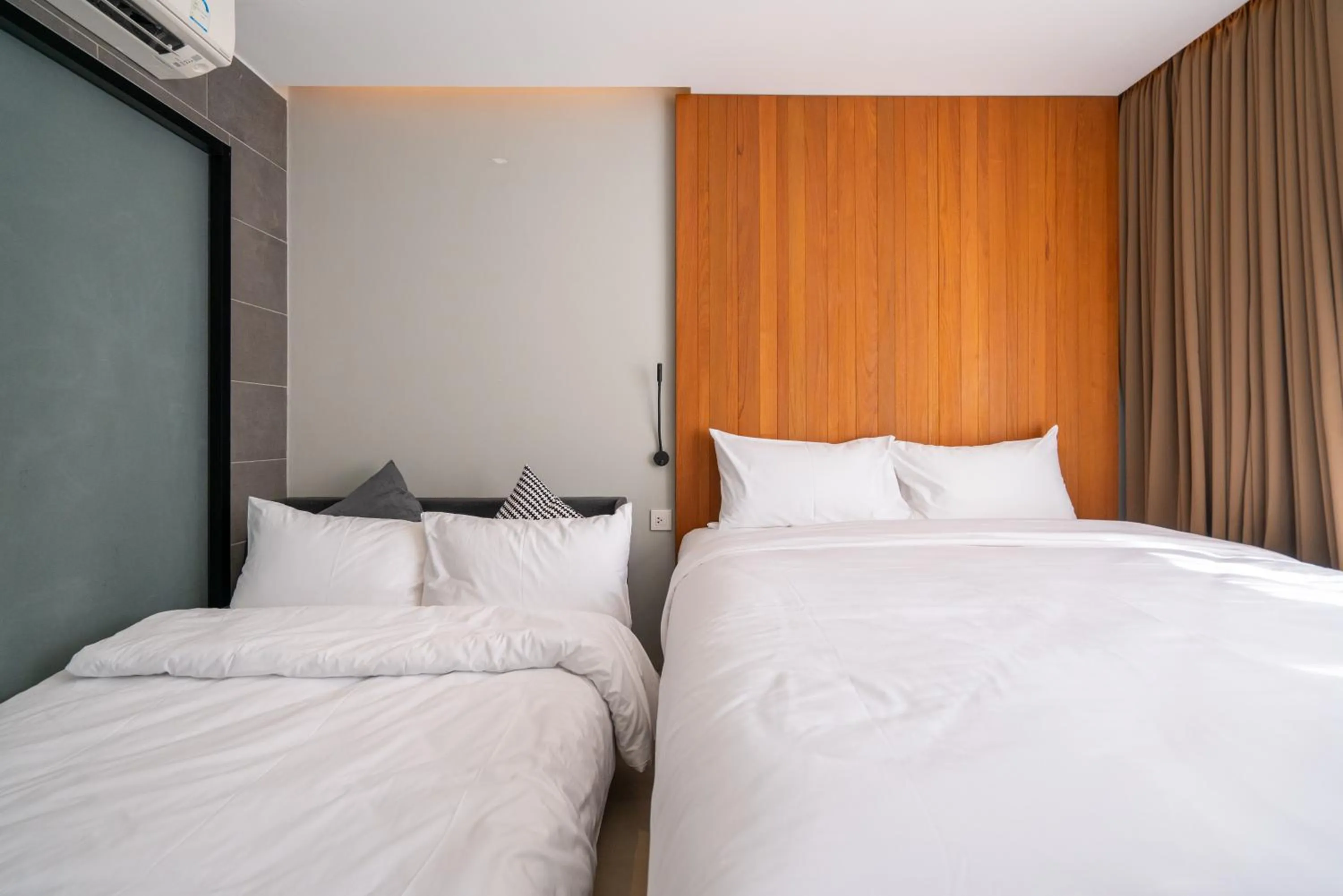 Bed in Woodstory Boutique Hotel