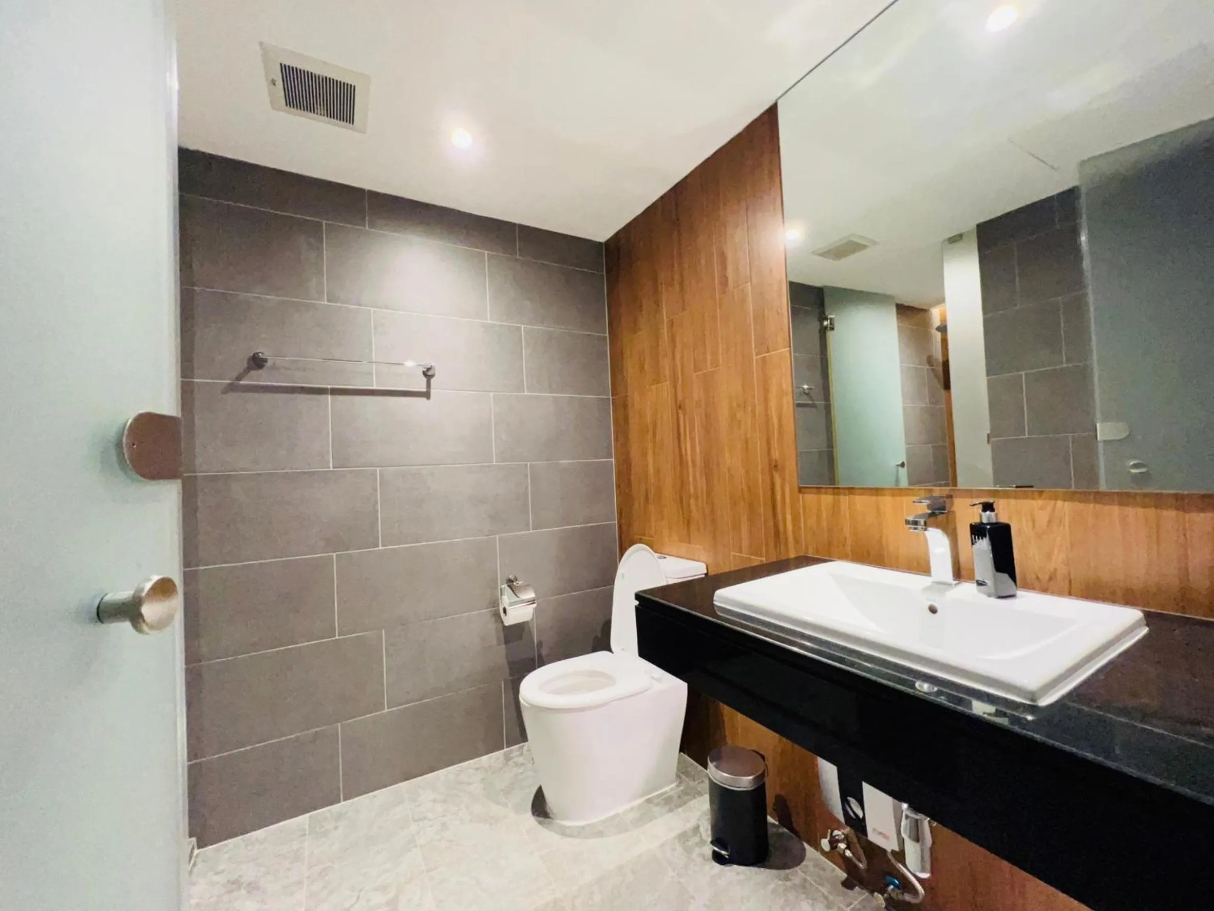 Toilet in Woodstory Boutique Hotel