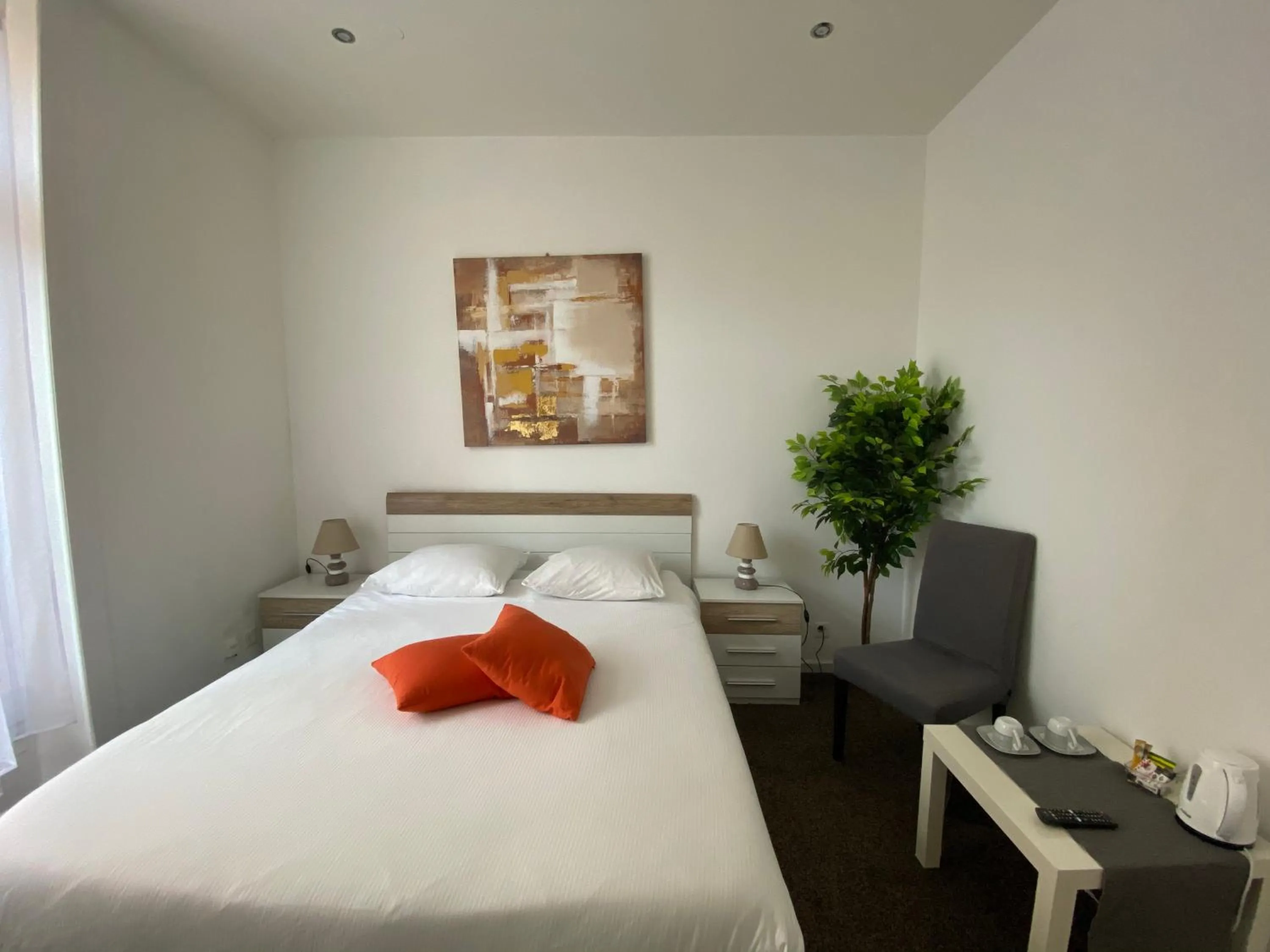 People, Bed in B&B Guest House Du Lac