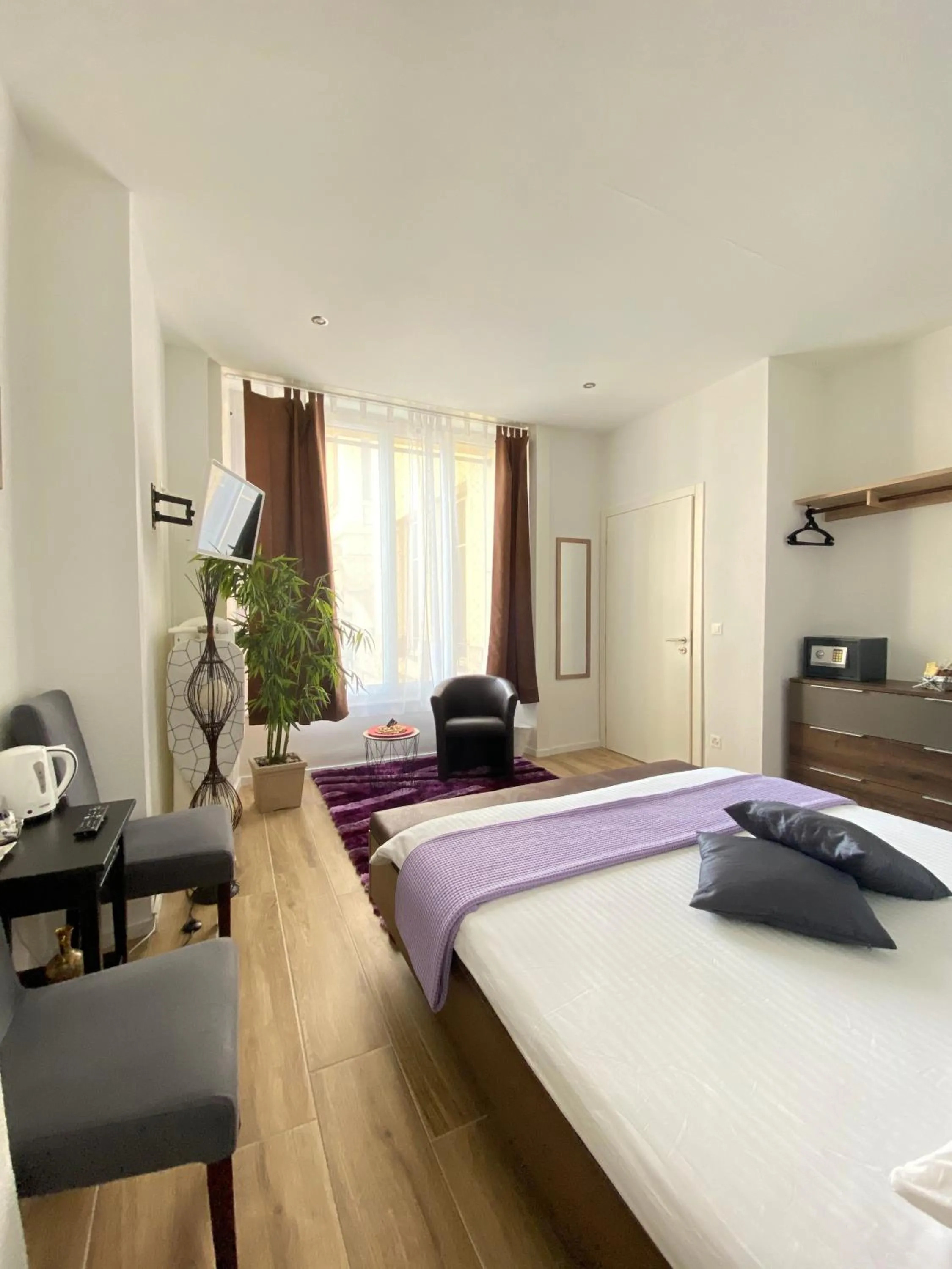 Billiard, Bed in B&B Guest House Du Lac