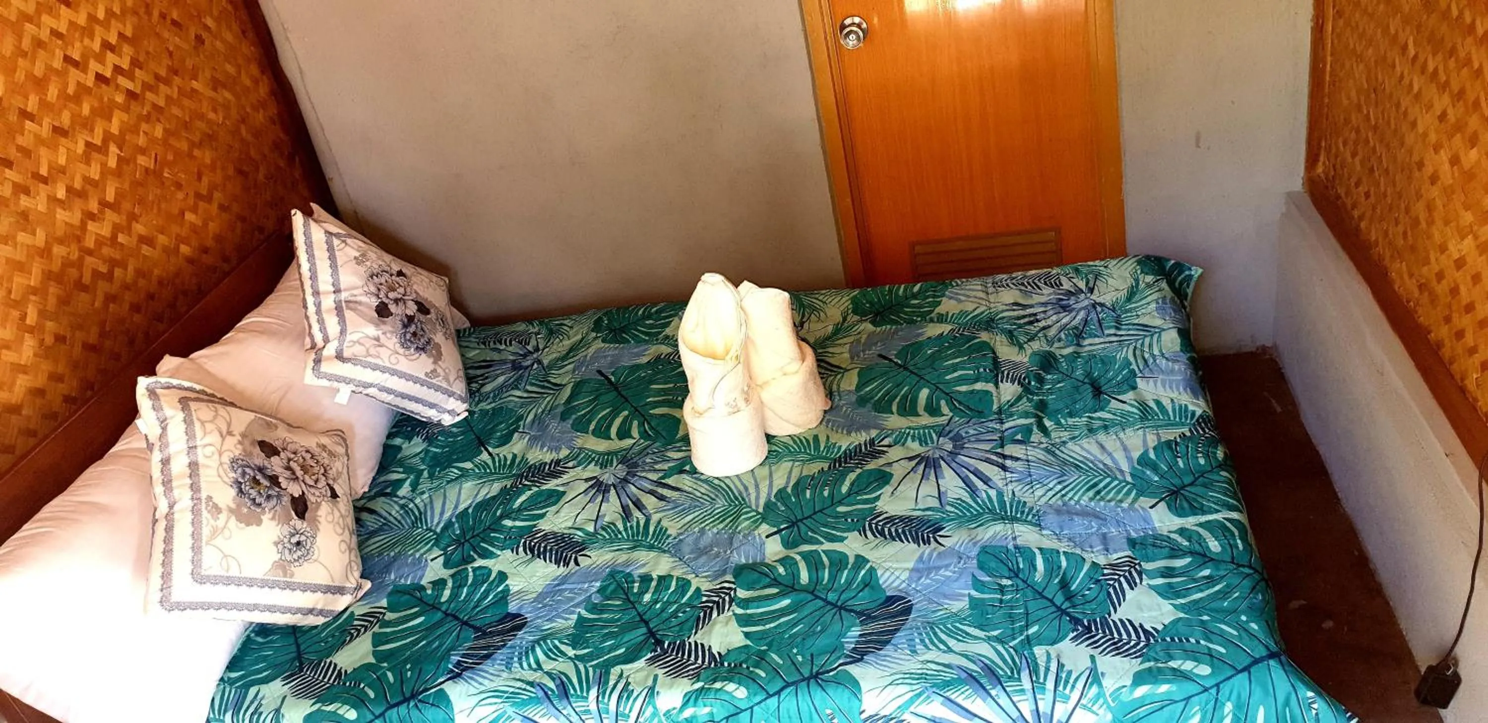 Bed in Zhaya's Beach & Cottages