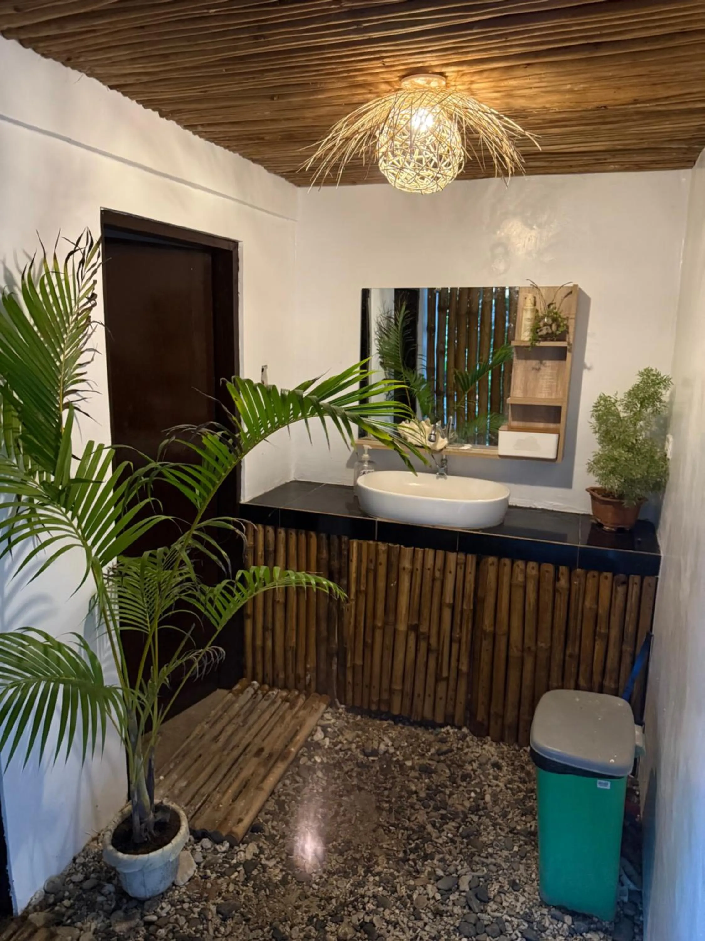 Zhaya's Beach & Cottages