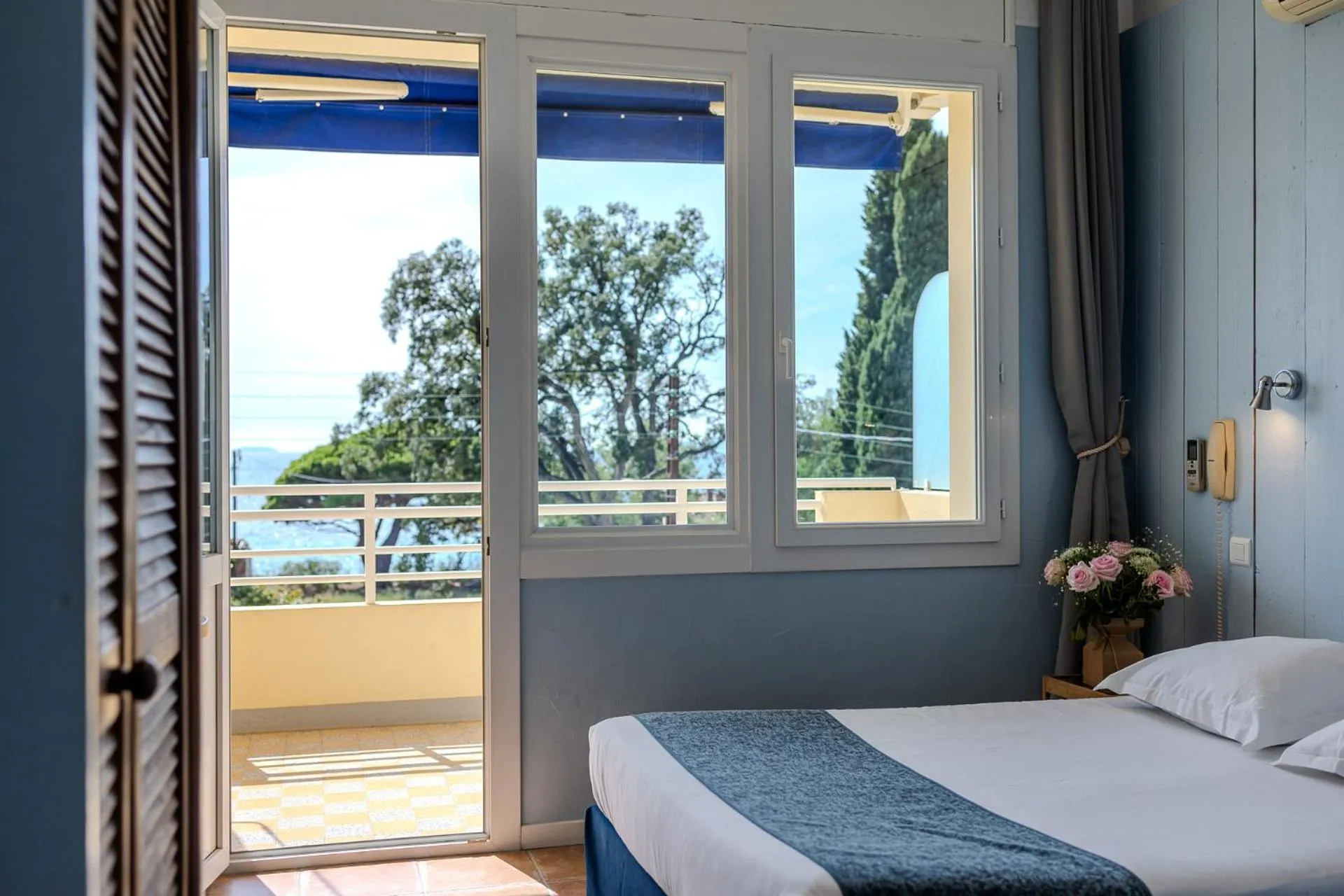 Balcony/Terrace, Bed in Cap Nègre Hôtel