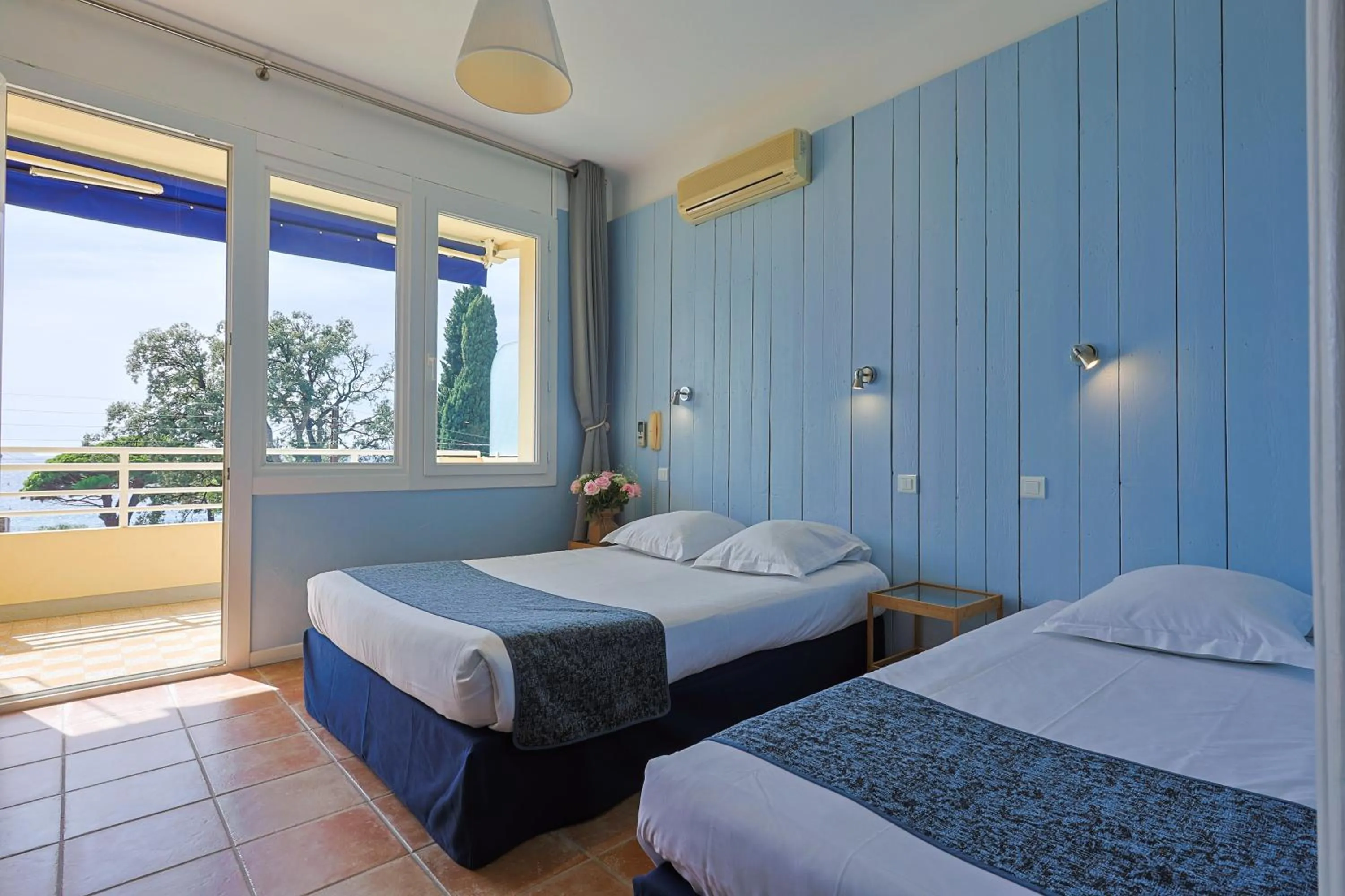 Balcony/Terrace, Bed in Cap Nègre Hôtel
