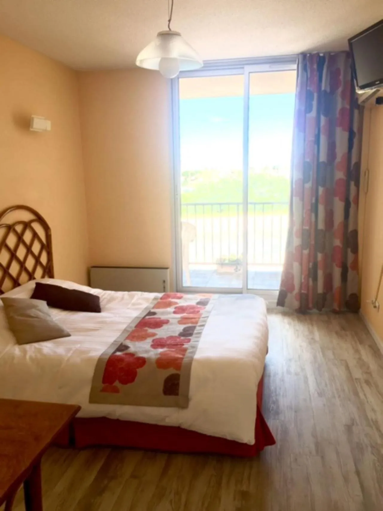 Bedroom in Hotel Alhambra