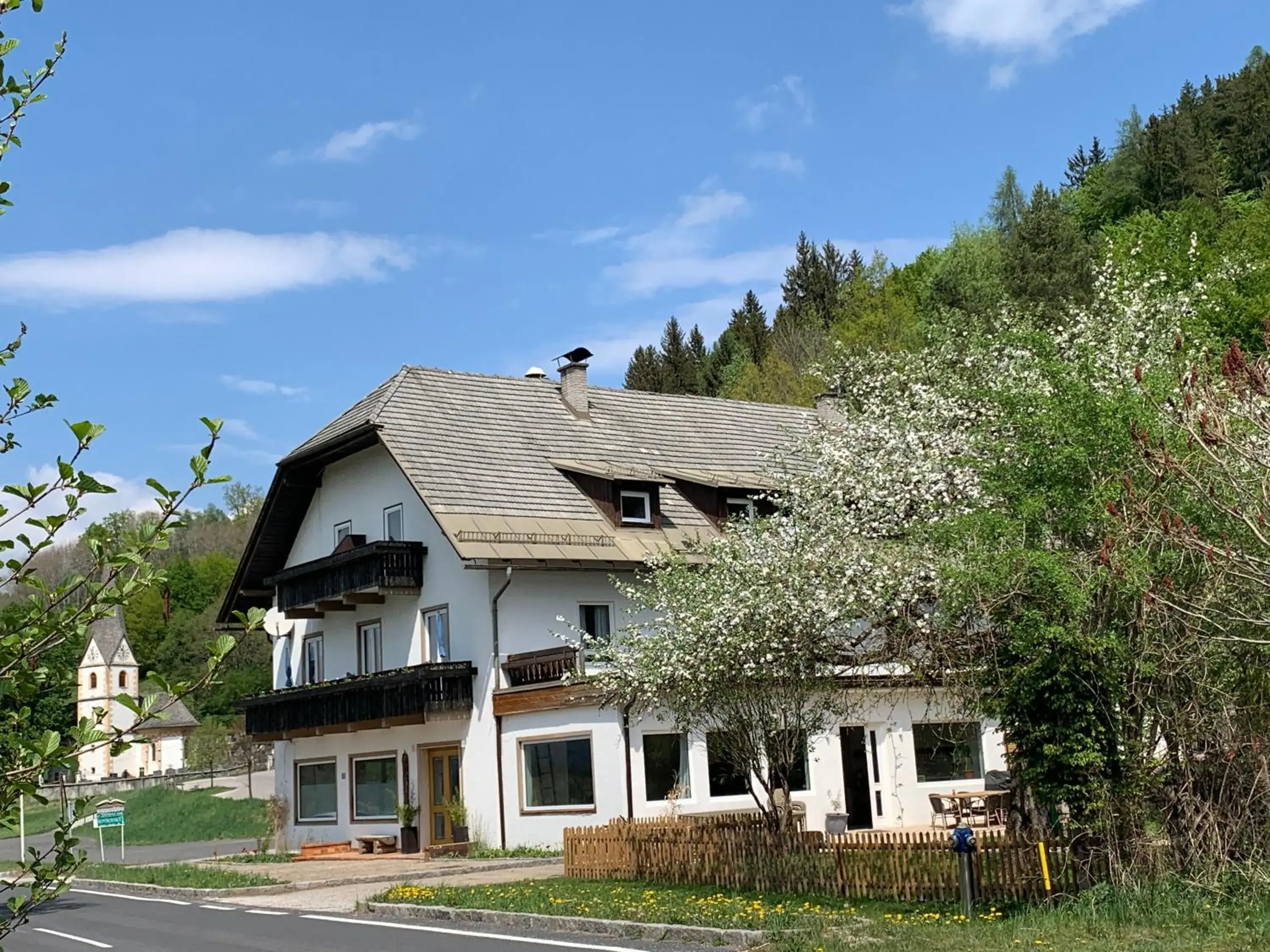 Facade/entrance, Property Building in Bergbude