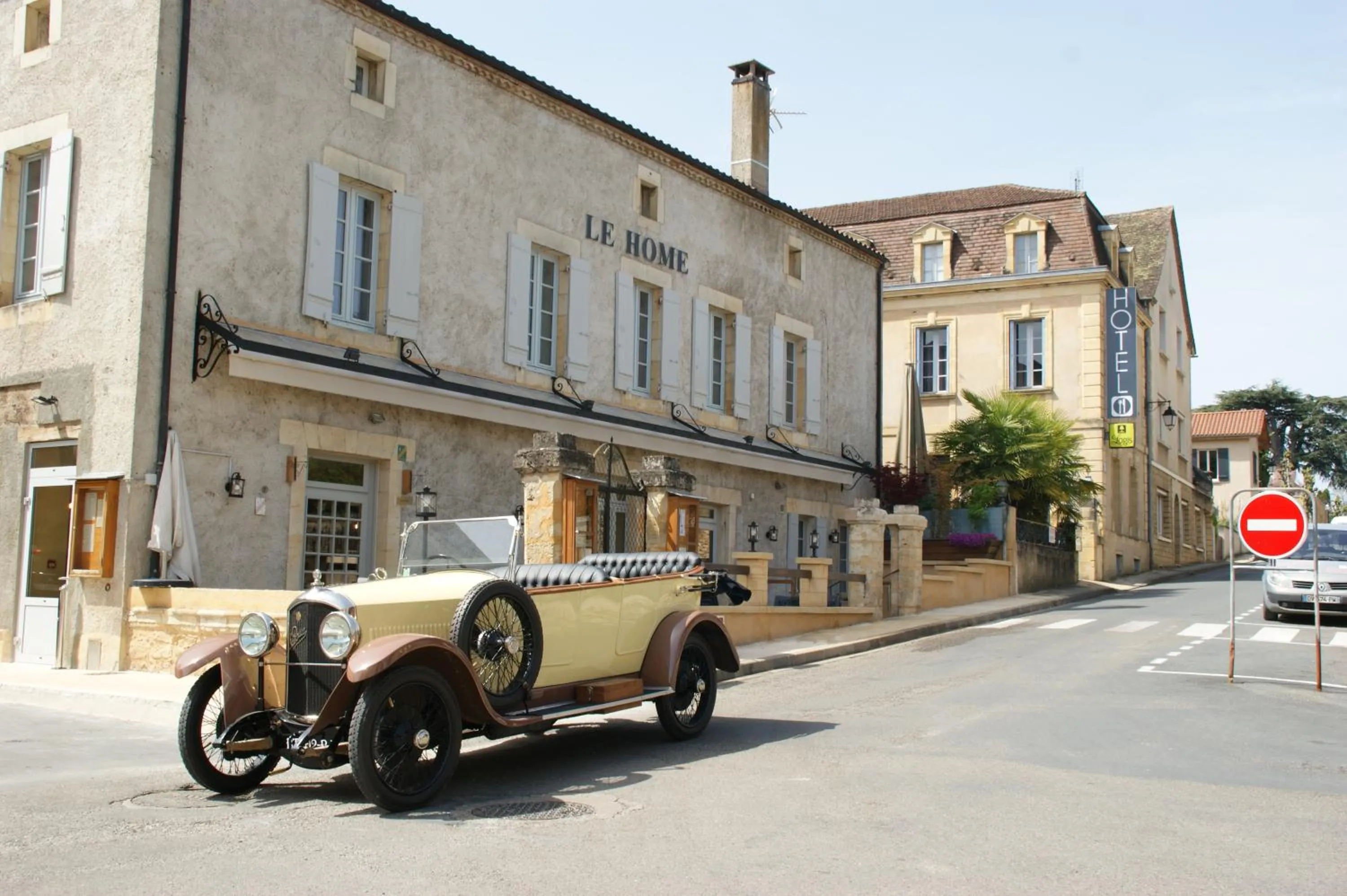 Facade/entrance in Le Home