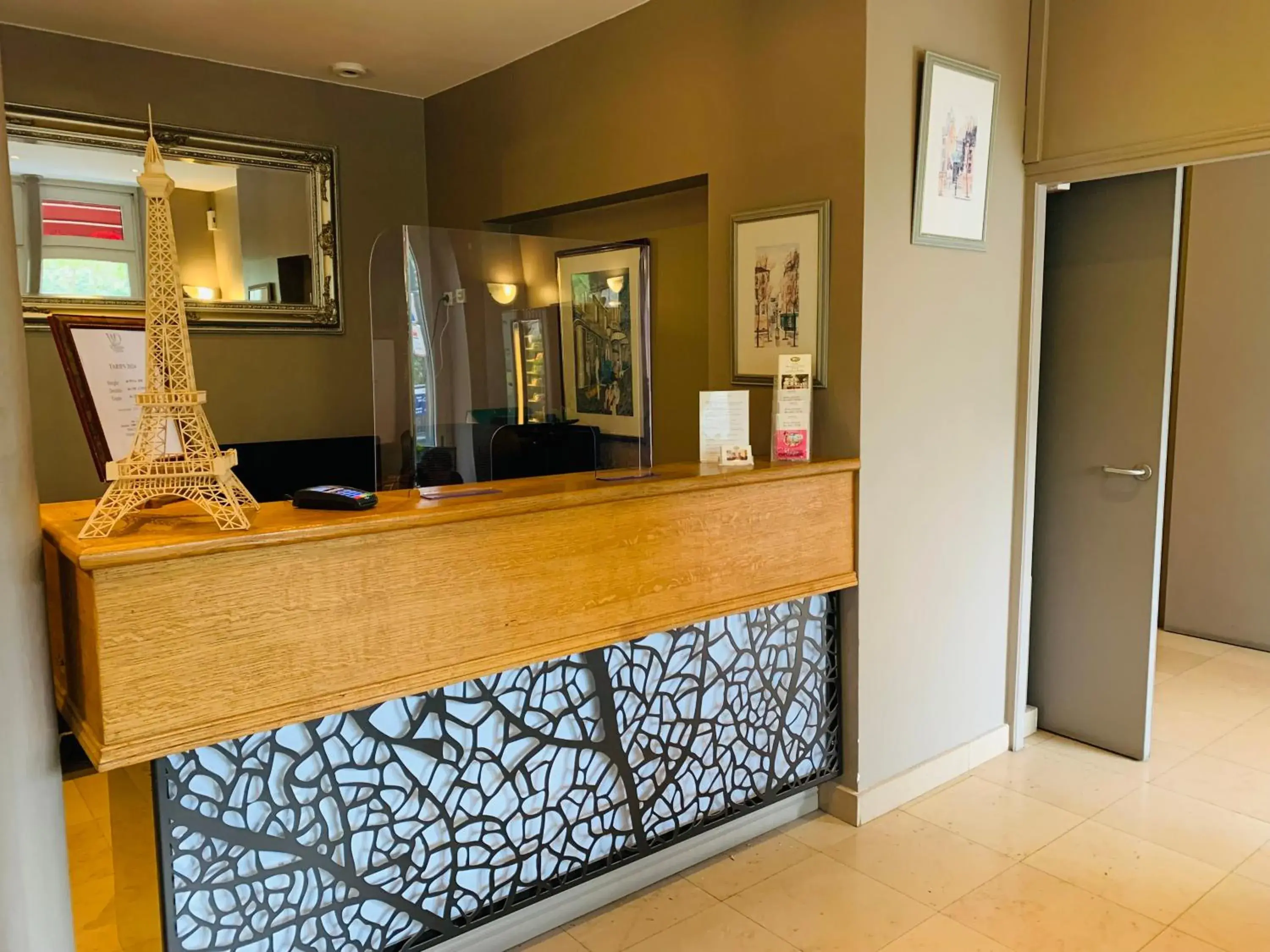 Lobby or reception in Hotel William's Opera Lobby or reception in Hotel William's Opera