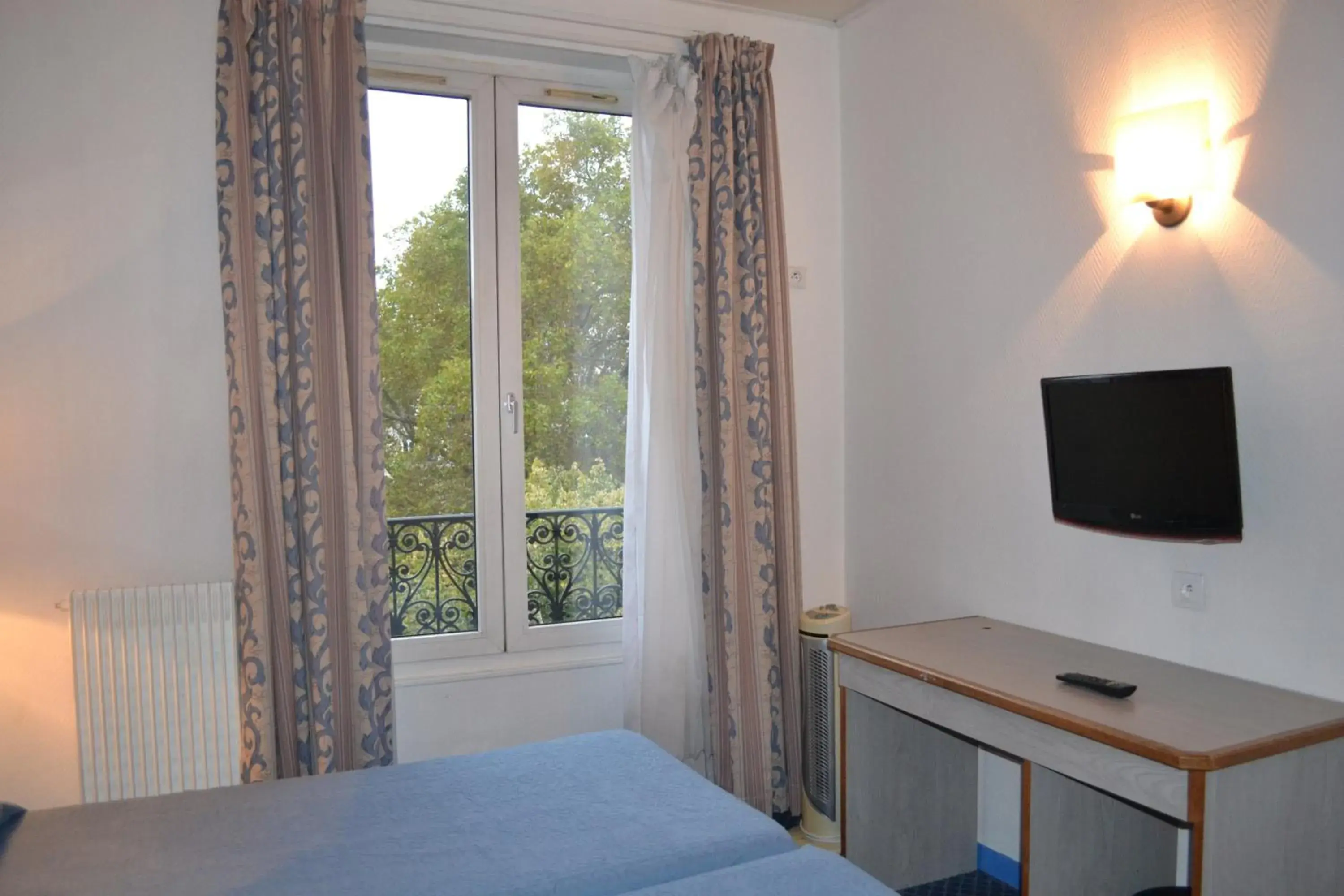 Bed in Hotel William's Opera Bed in Hotel William's Opera