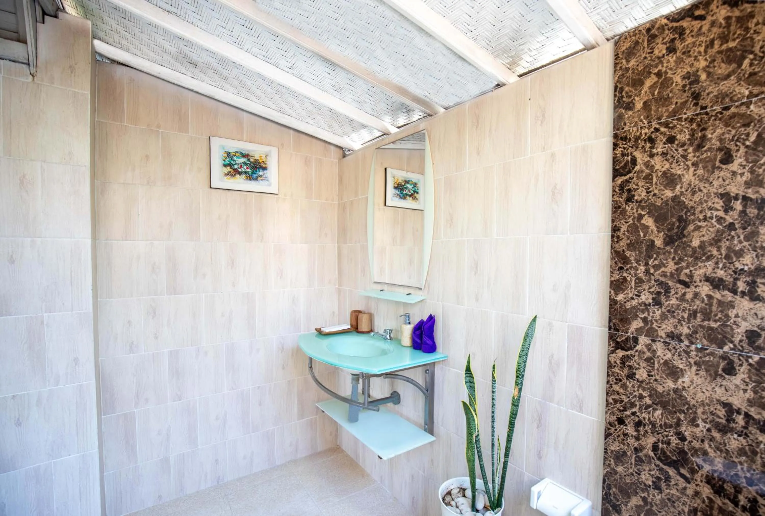 Bathroom in Akusara Jungle Resort And Spa