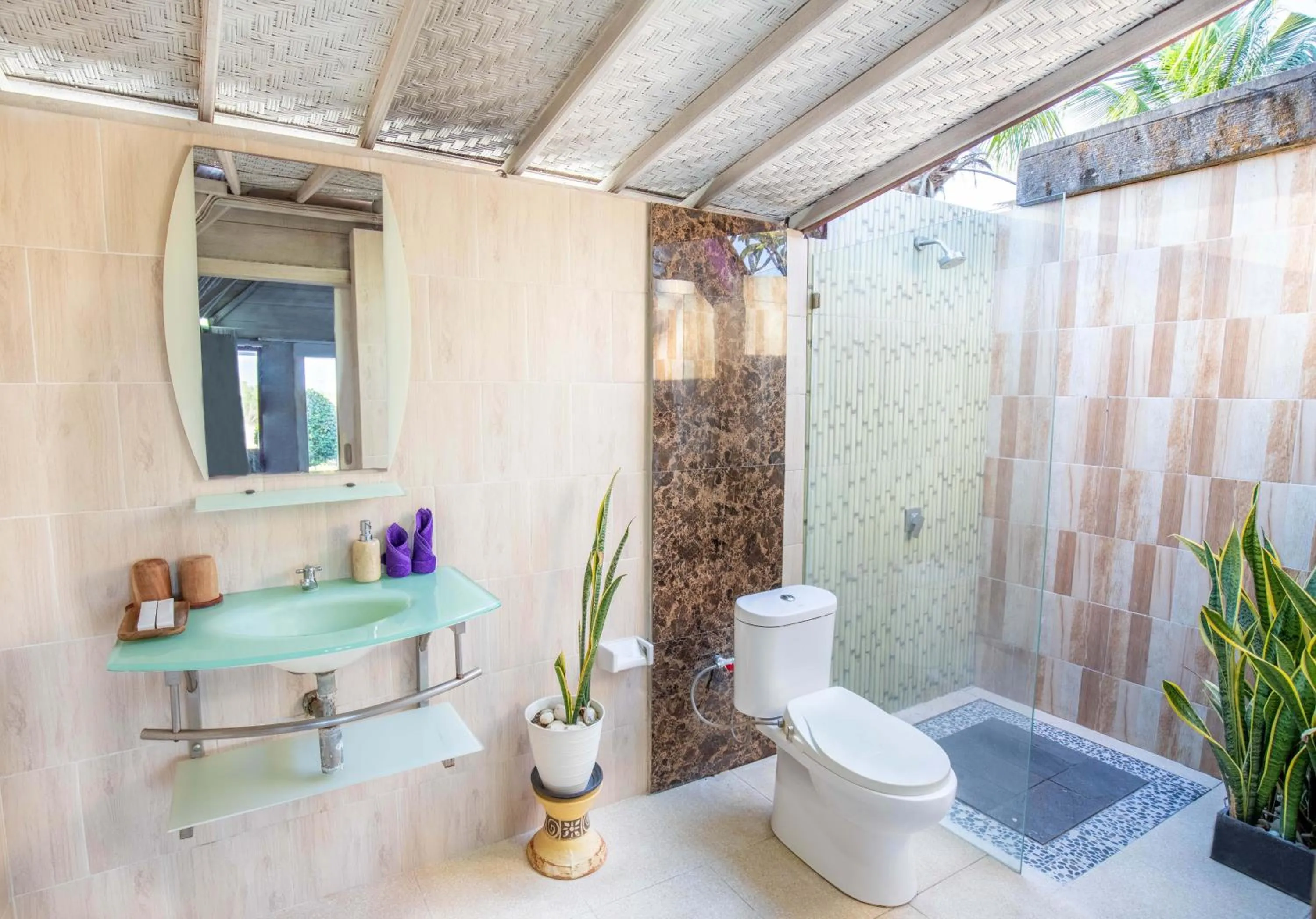 Shower in Akusara Jungle Resort And Spa