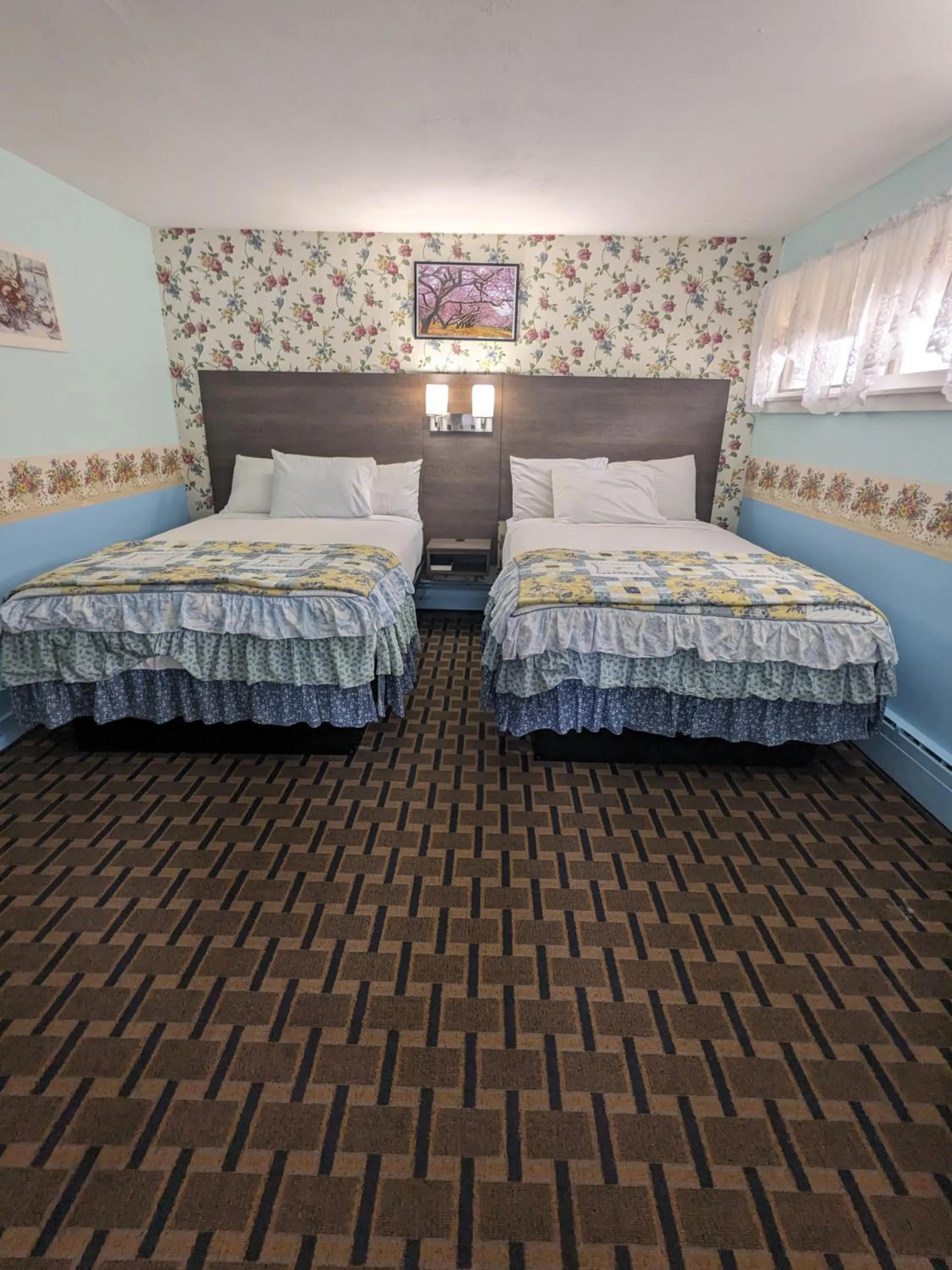 Bed in Bennington Motor Inn