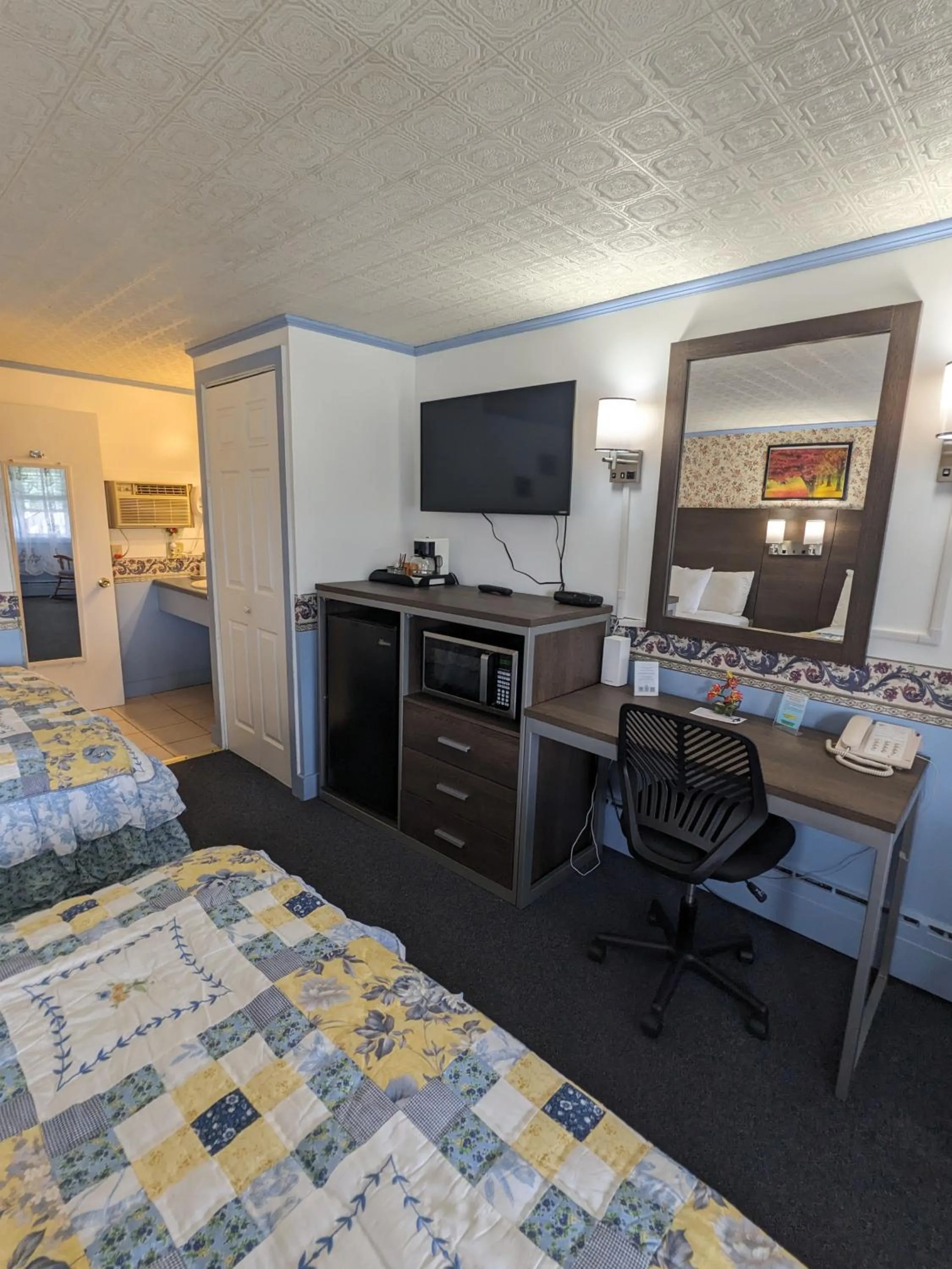 Bed in Bennington Motor Inn