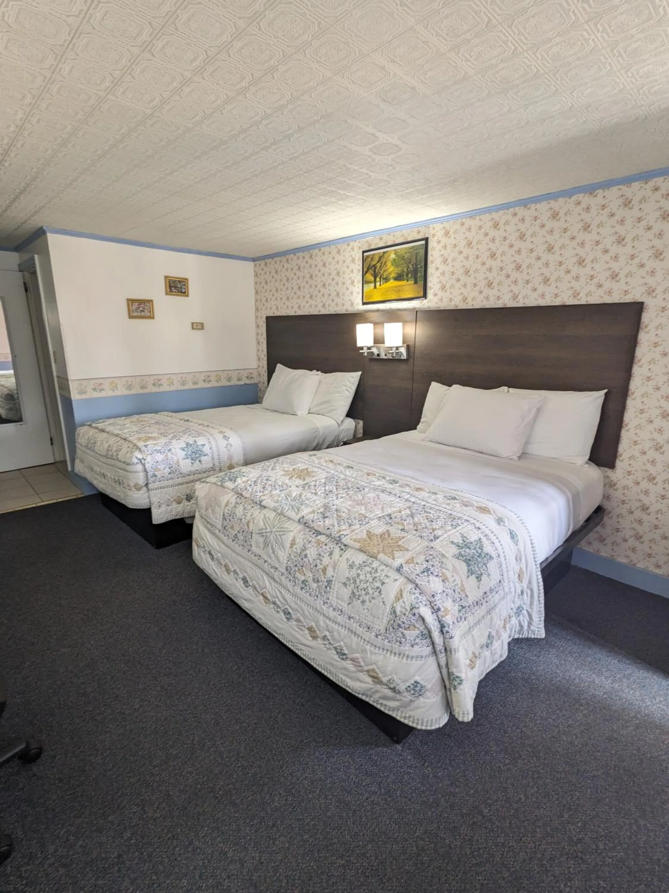 Bed in Bennington Motor Inn