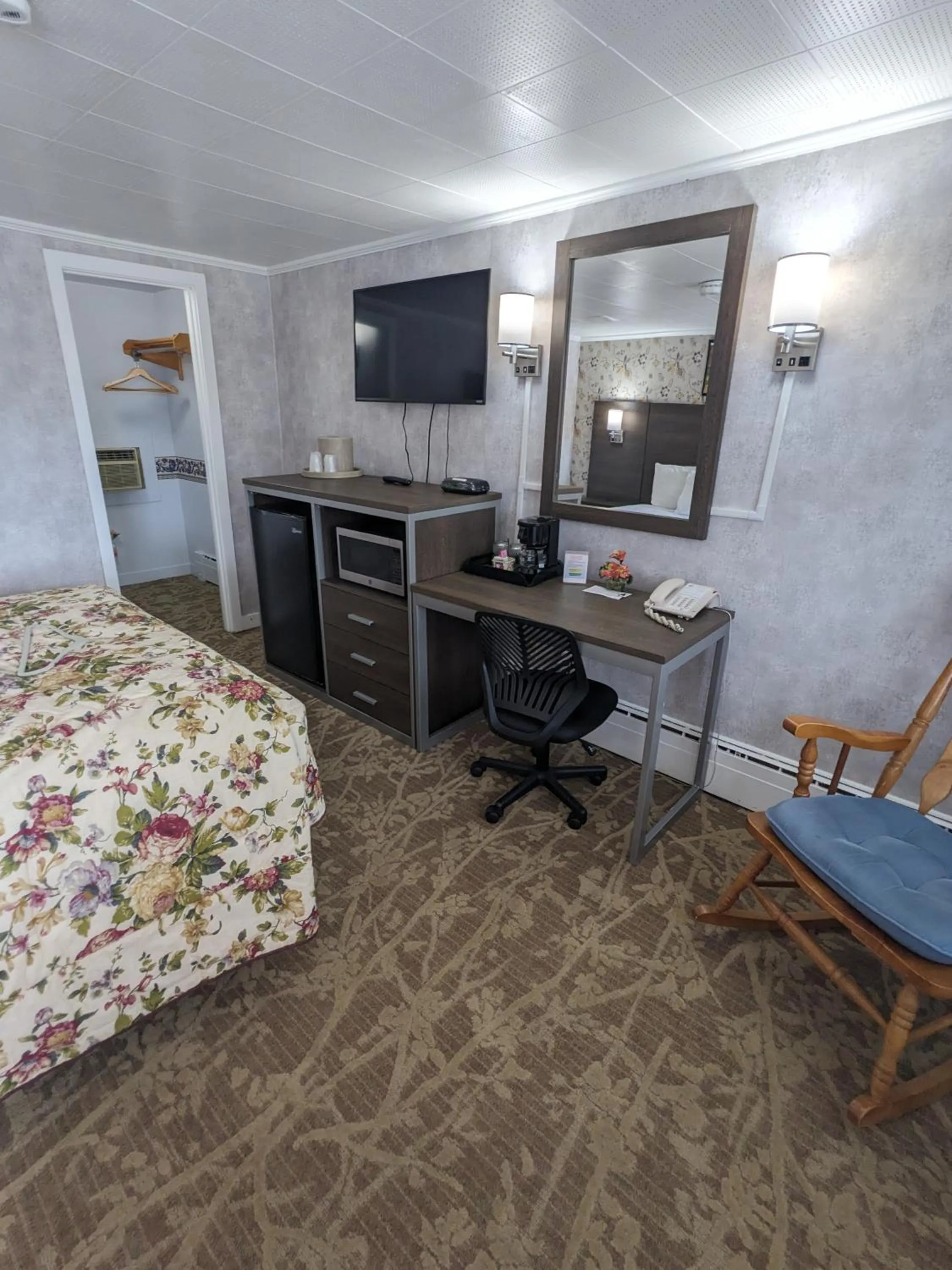 Bed in Bennington Motor Inn