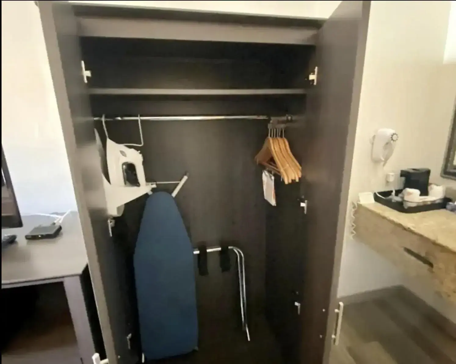 Deluxe Quadruple Room in Hibiscus Inn & Suites Deluxe Quadruple Room in Hibiscus Inn & Suites