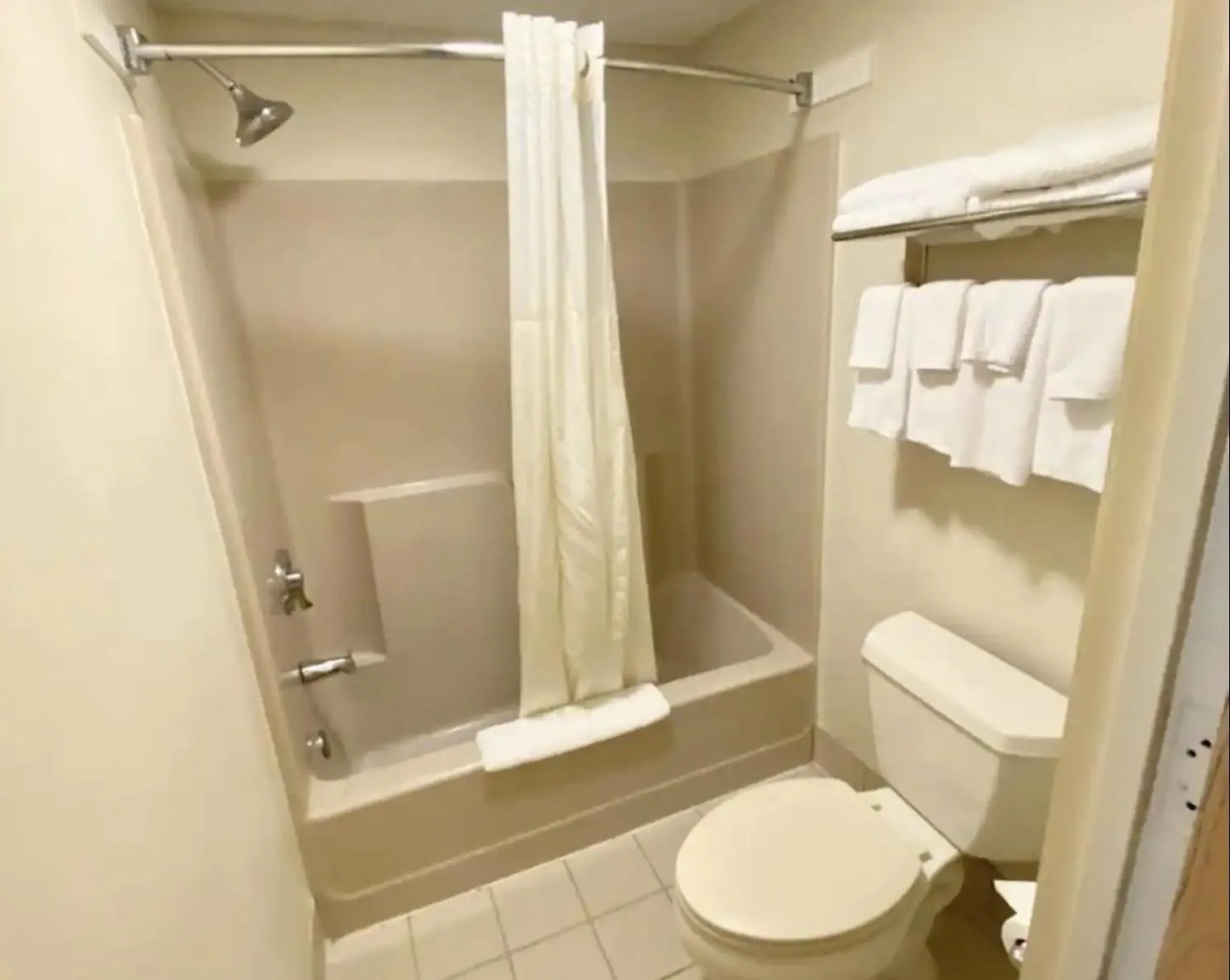 Hibiscus Inn & Suites