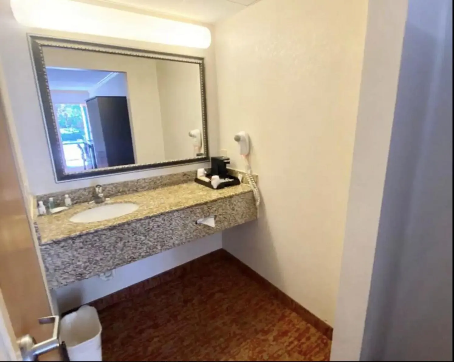 Hibiscus Inn & Suites