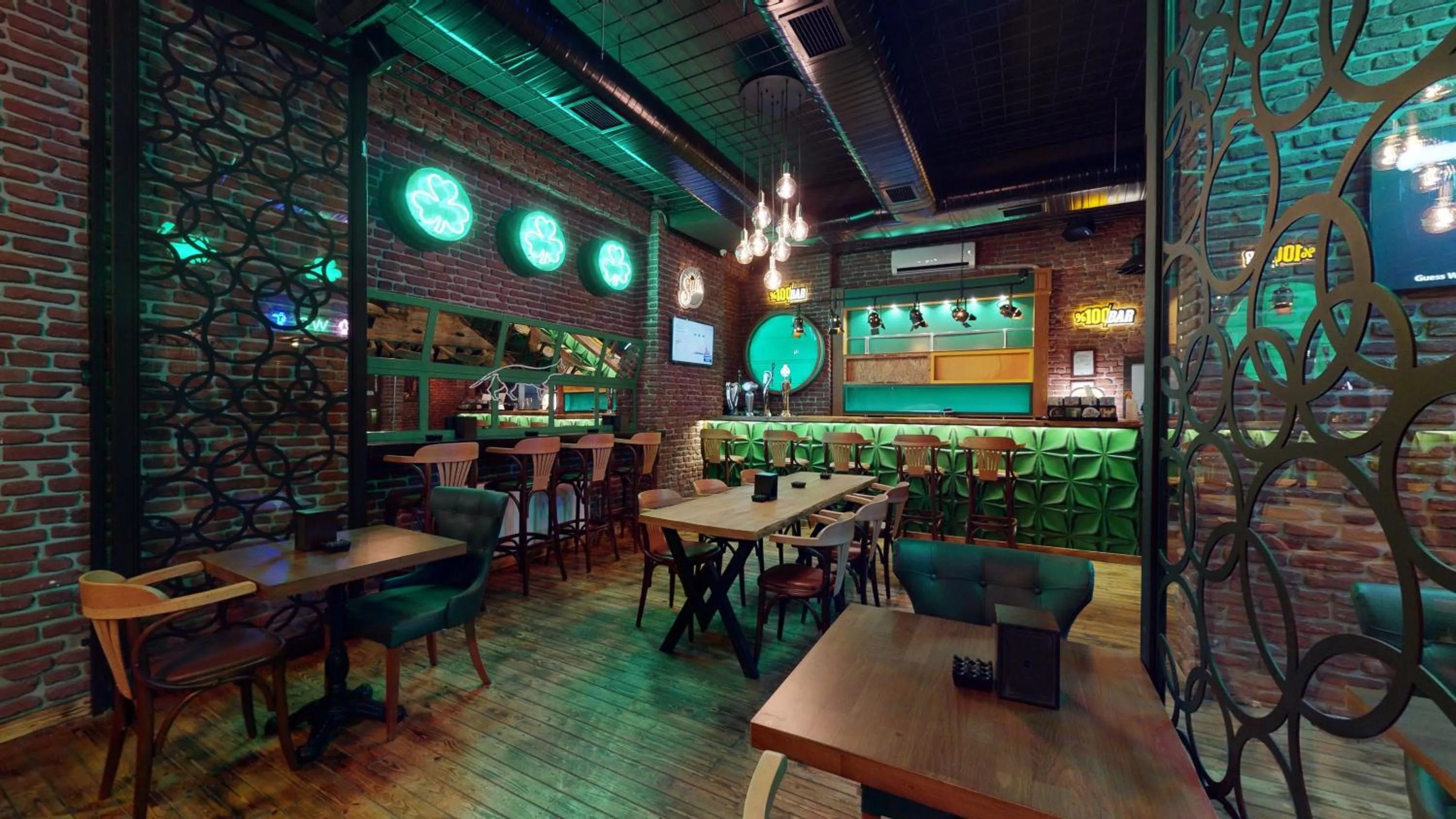 Restaurant/places to eat in The Wolf Hotel