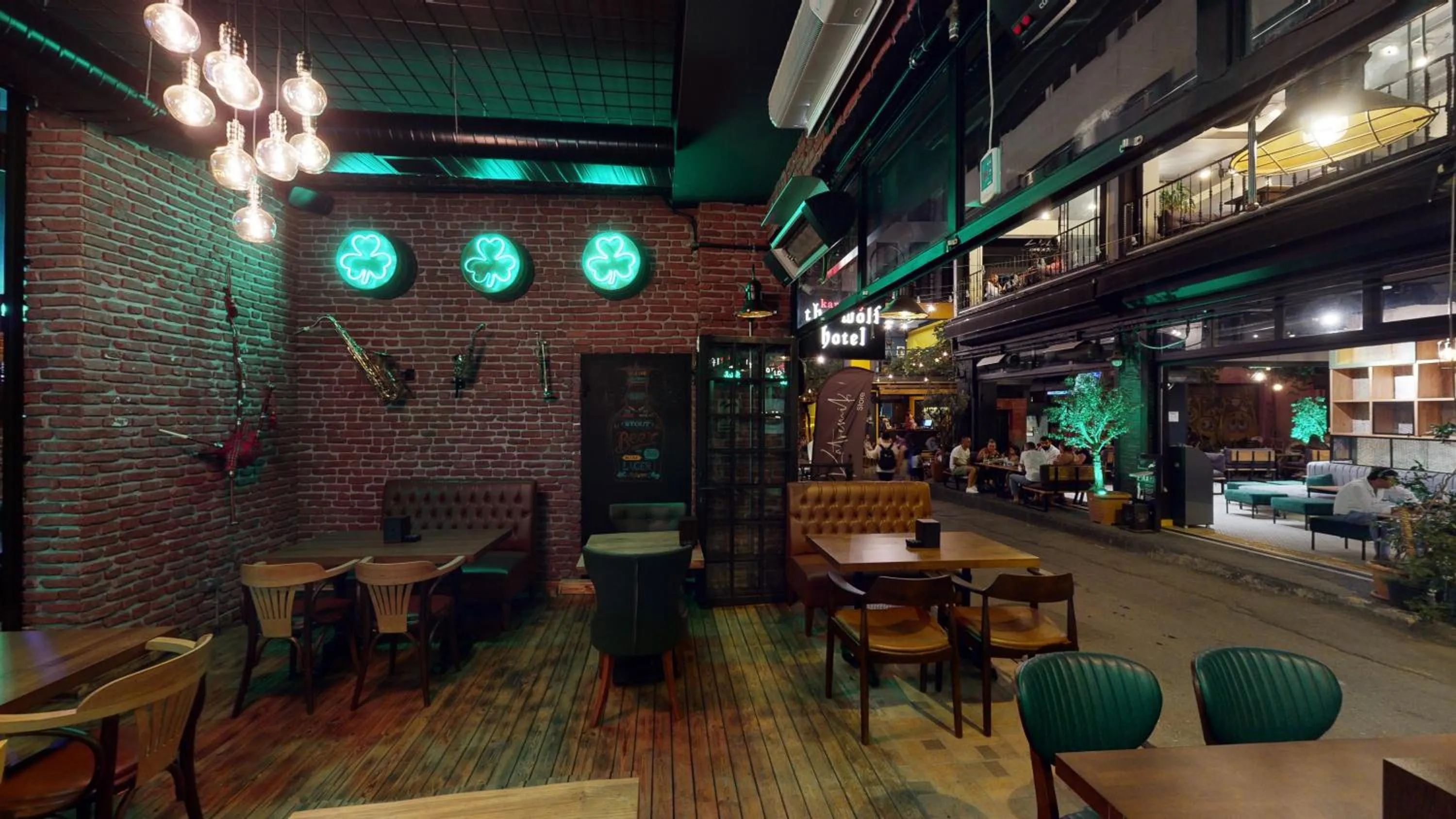 Restaurant/places to eat in The Wolf Hotel