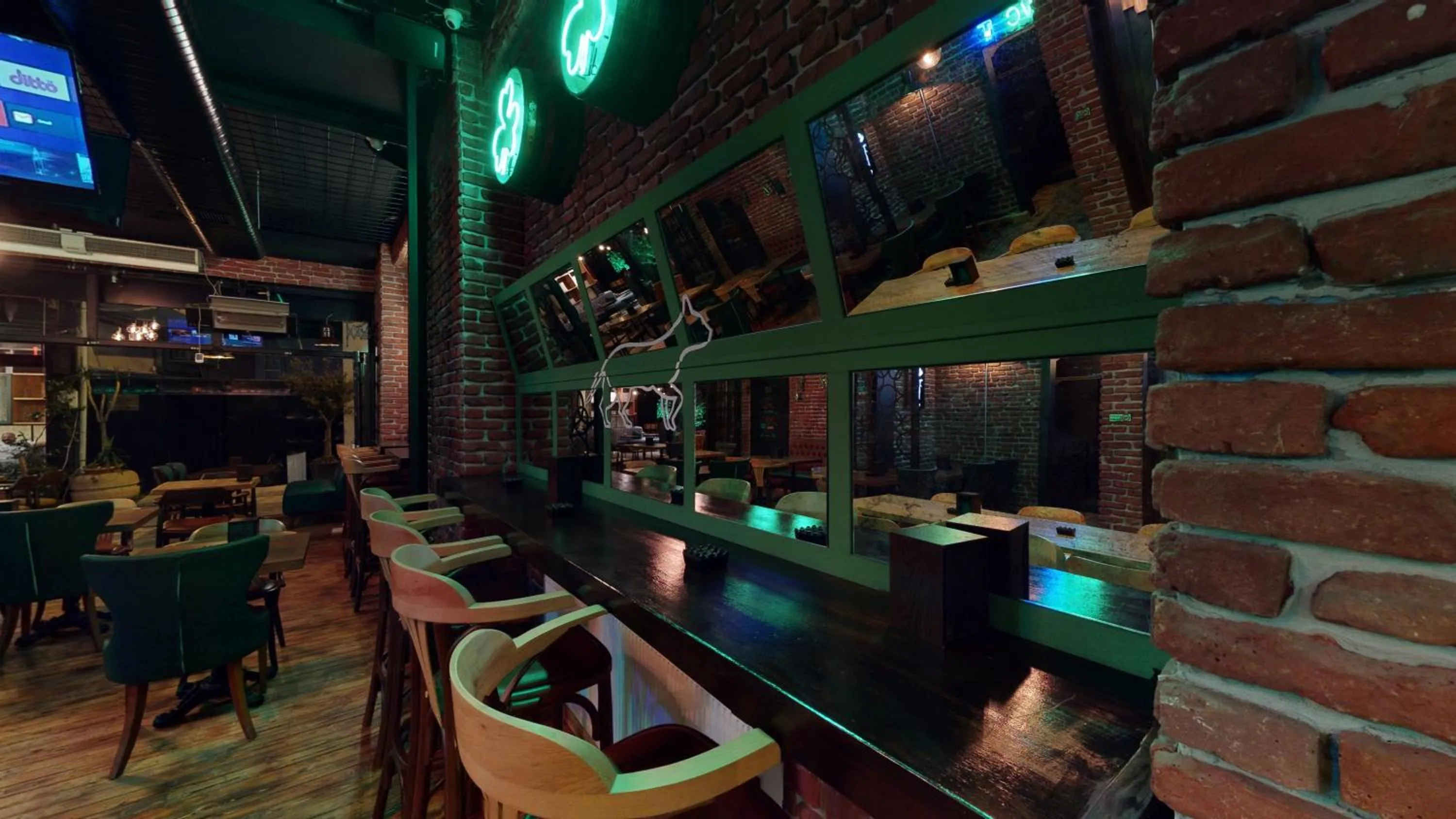 Restaurant/places to eat in The Wolf Hotel