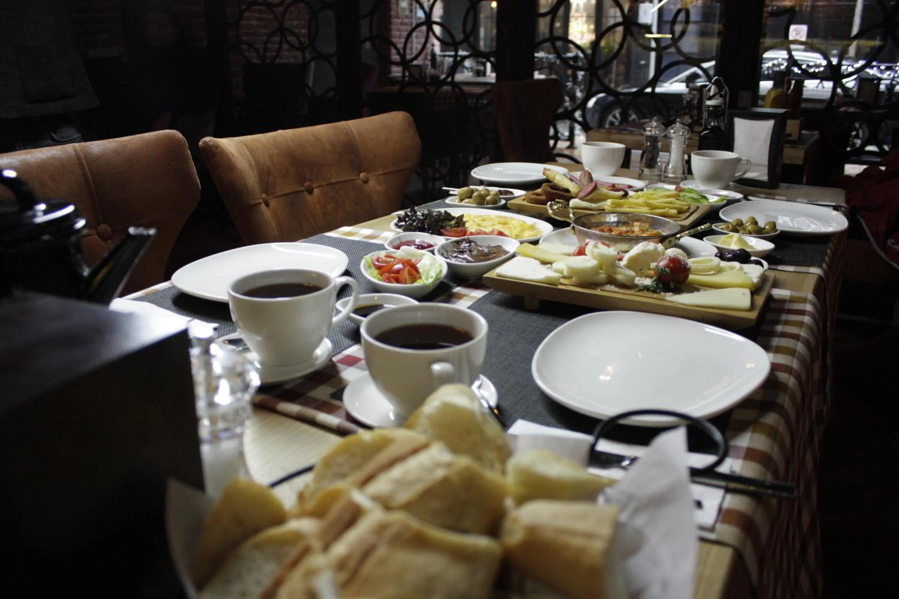 Food and drinks in The Wolf Hotel