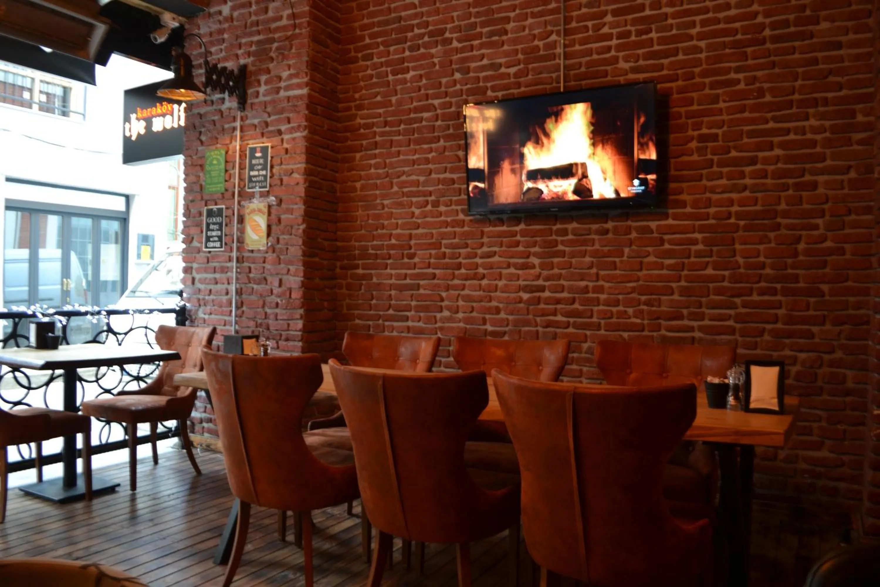 Restaurant/places to eat in The Wolf Hotel