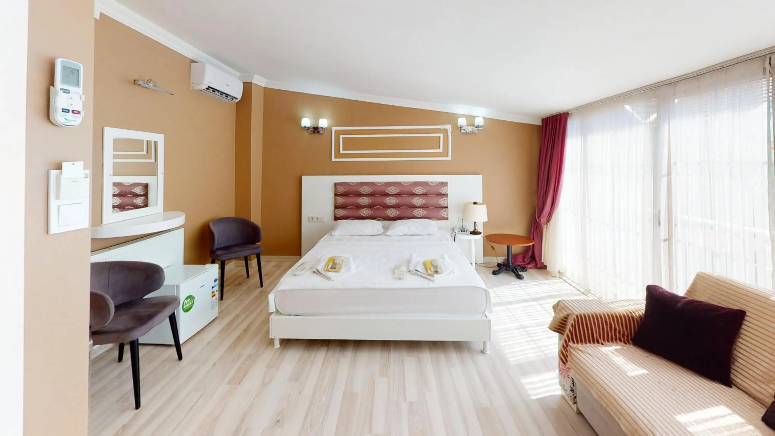 Bedroom, Bed in The Wolf Hotel