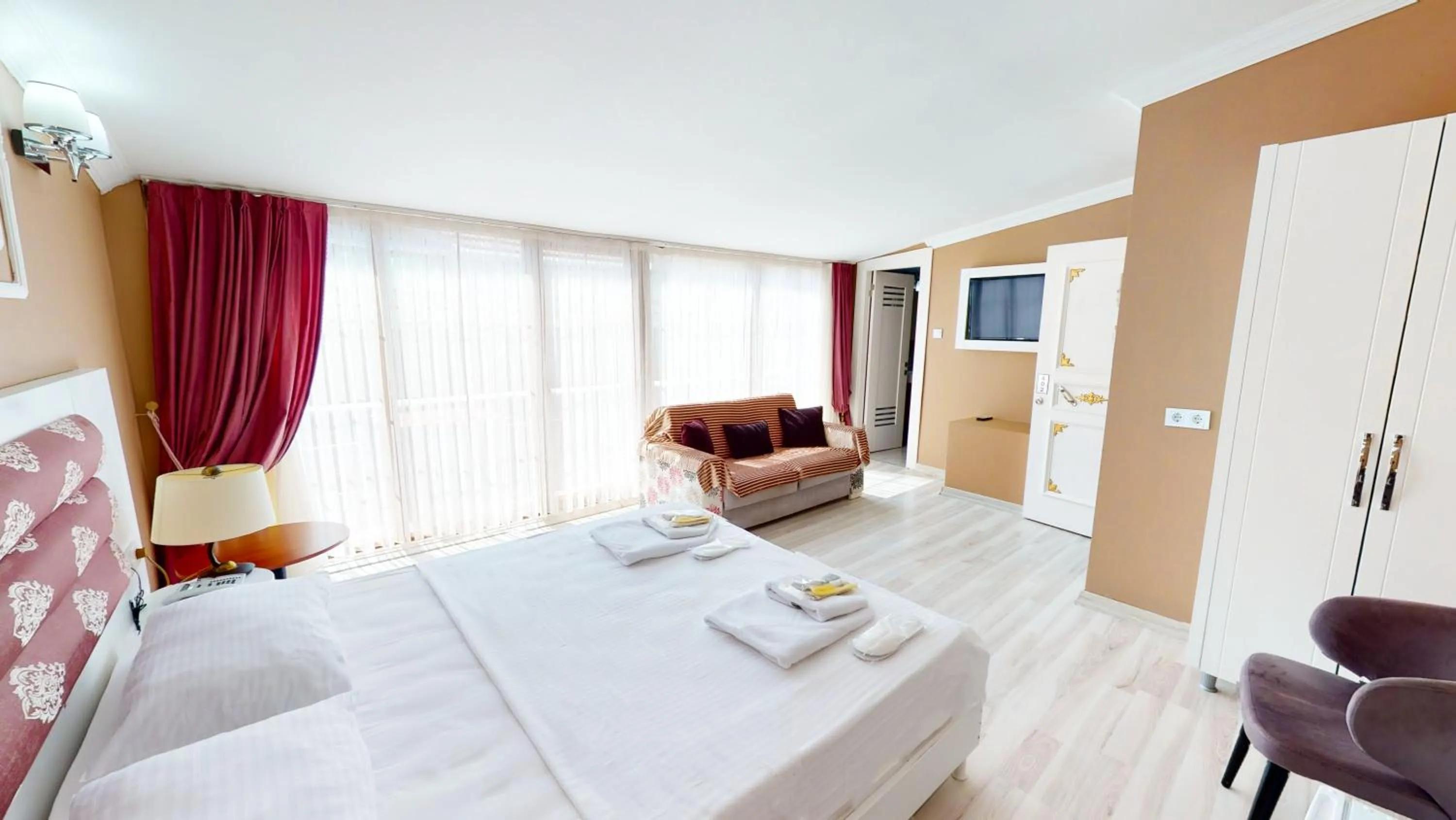 Bedroom, Bed in The Wolf Hotel