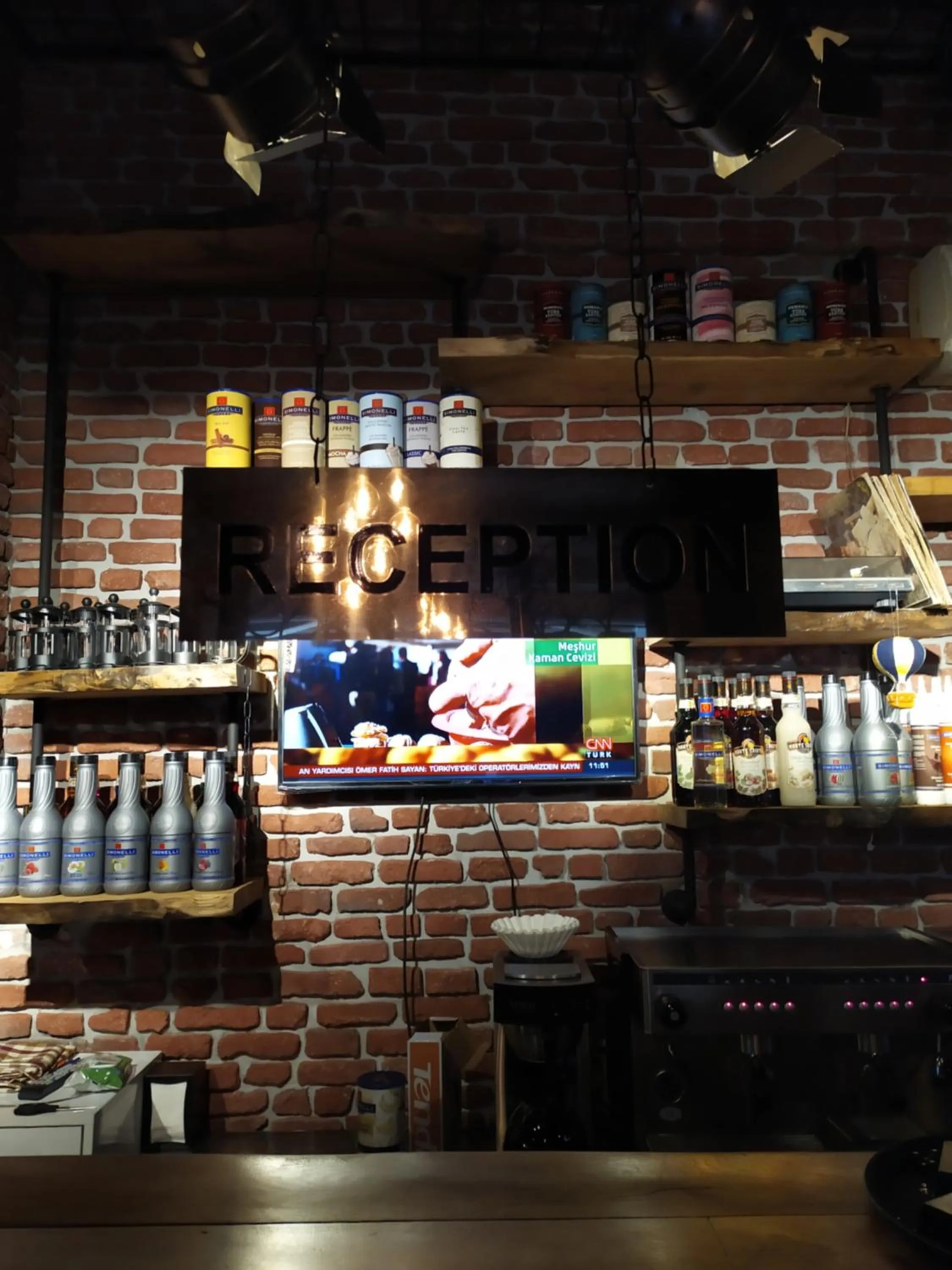 Restaurant/places to eat in The Wolf Hotel