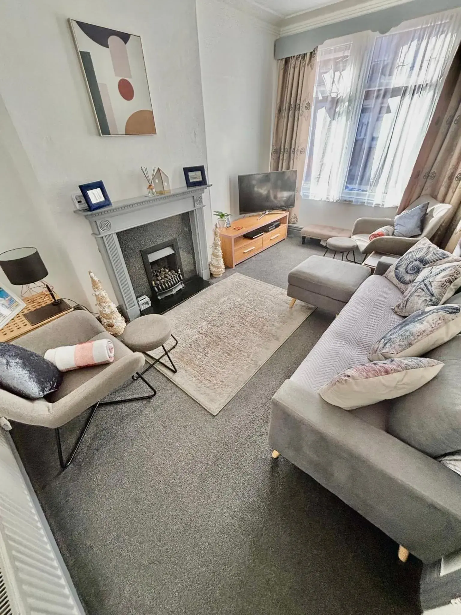 Entire holiday home in Blackpool with free parking and a private patio garden Entire holiday home in Blackpool with free parking and a private patio garden