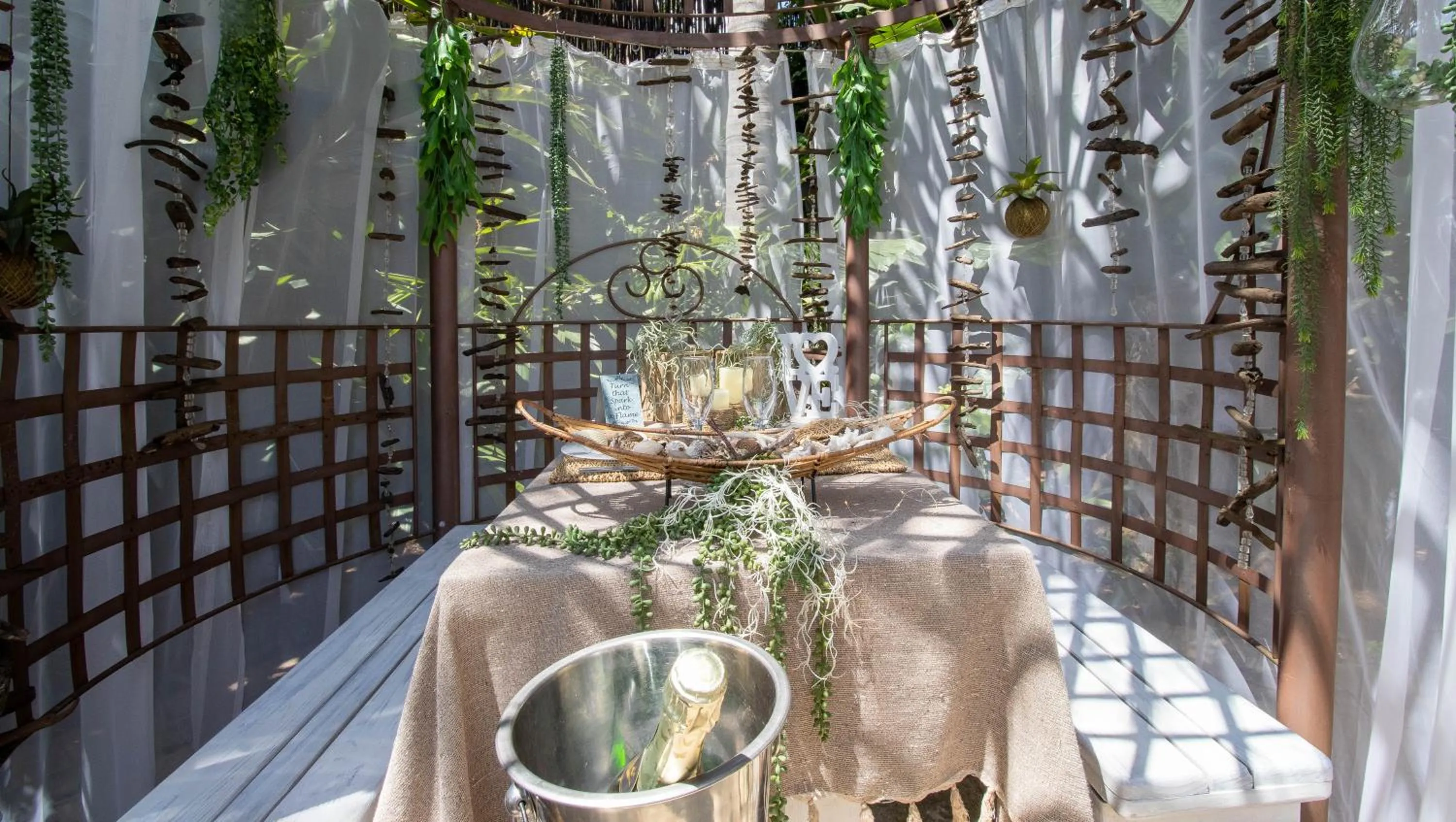 Food and drinks in Club Cocomo