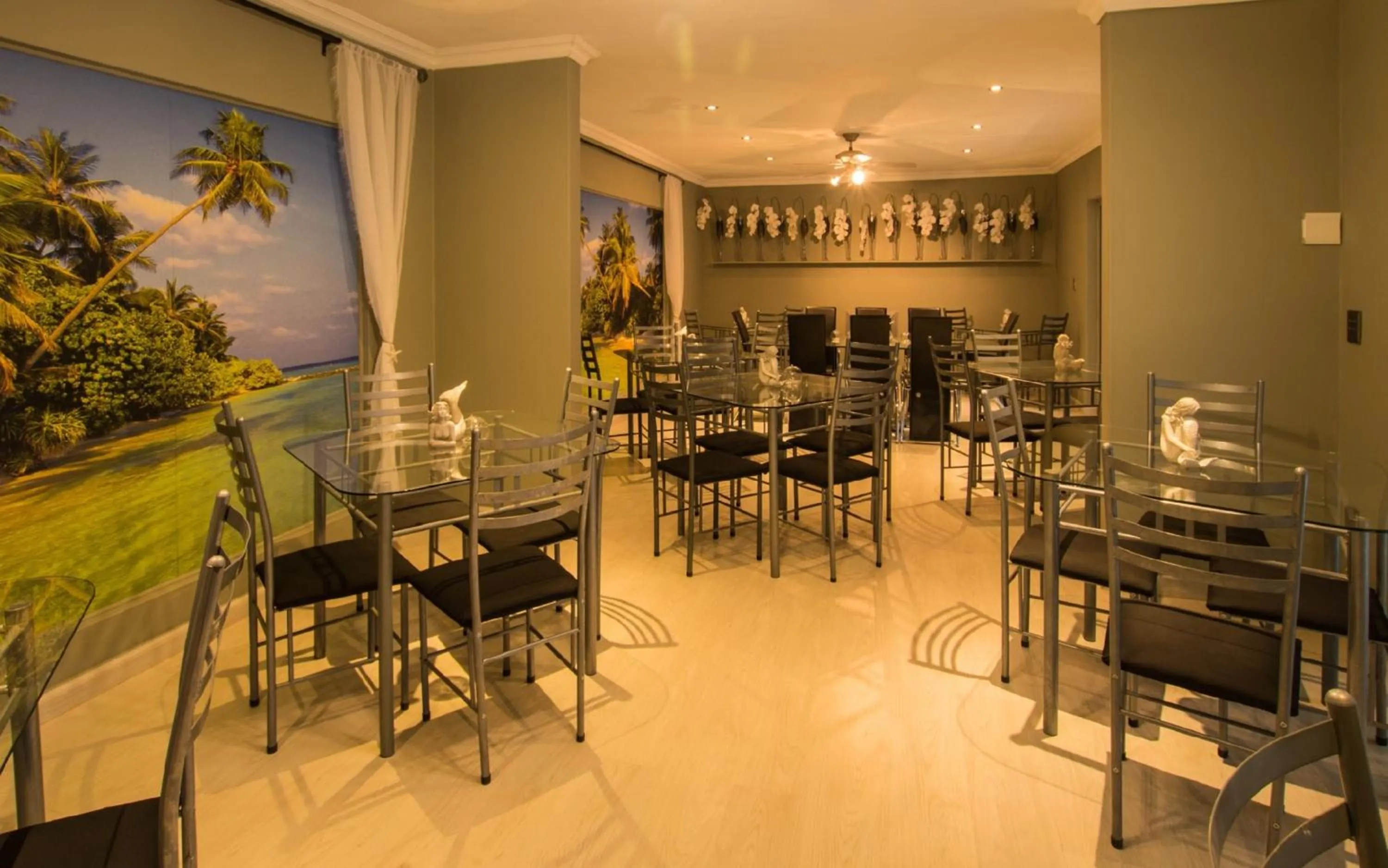 Dining area in Club Cocomo