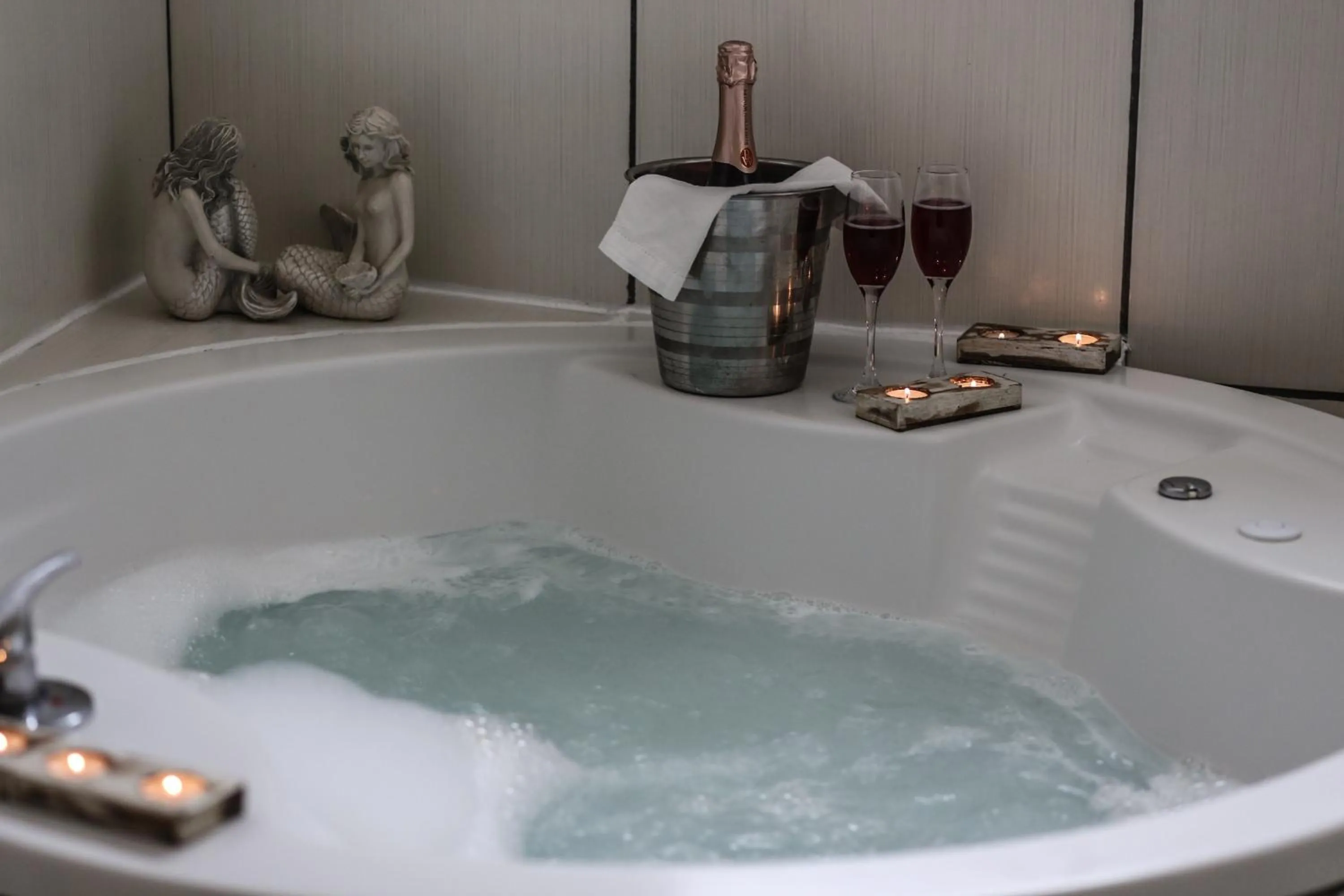 Shower in Club Cocomo