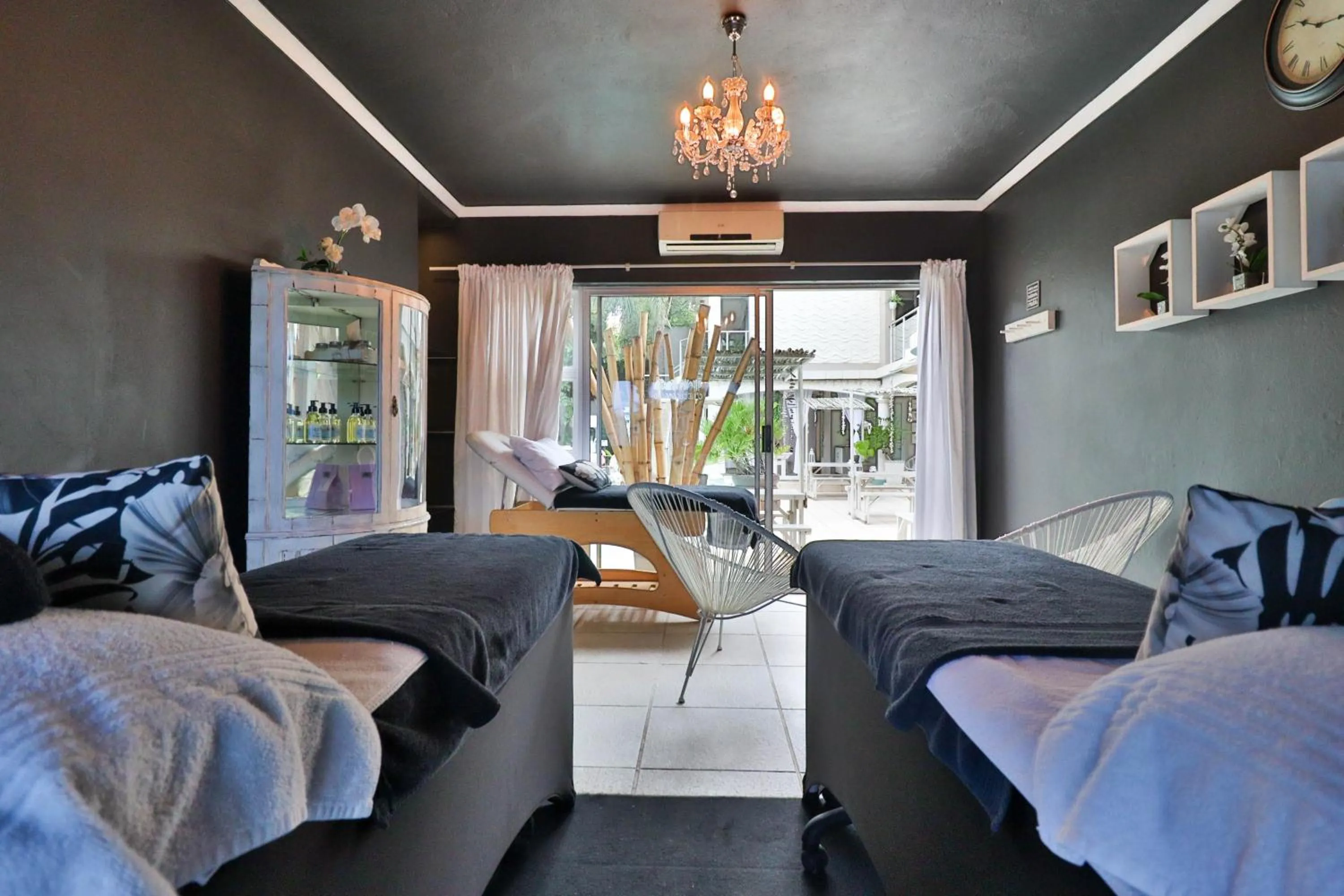 Massage, Bed in Club Cocomo