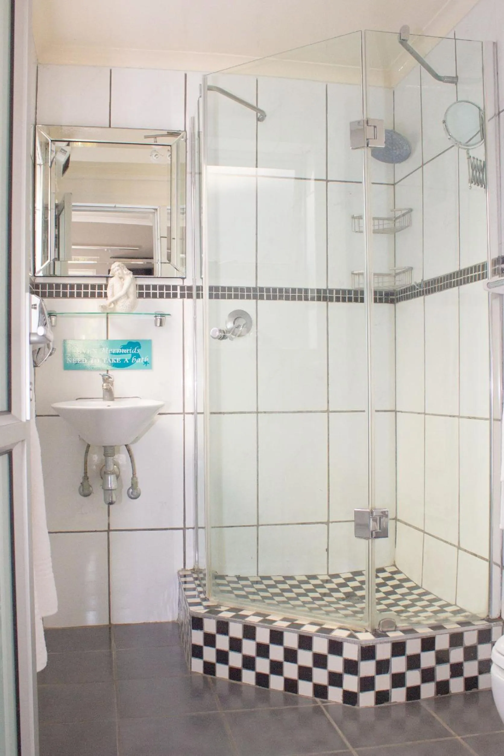 Shower in Club Cocomo