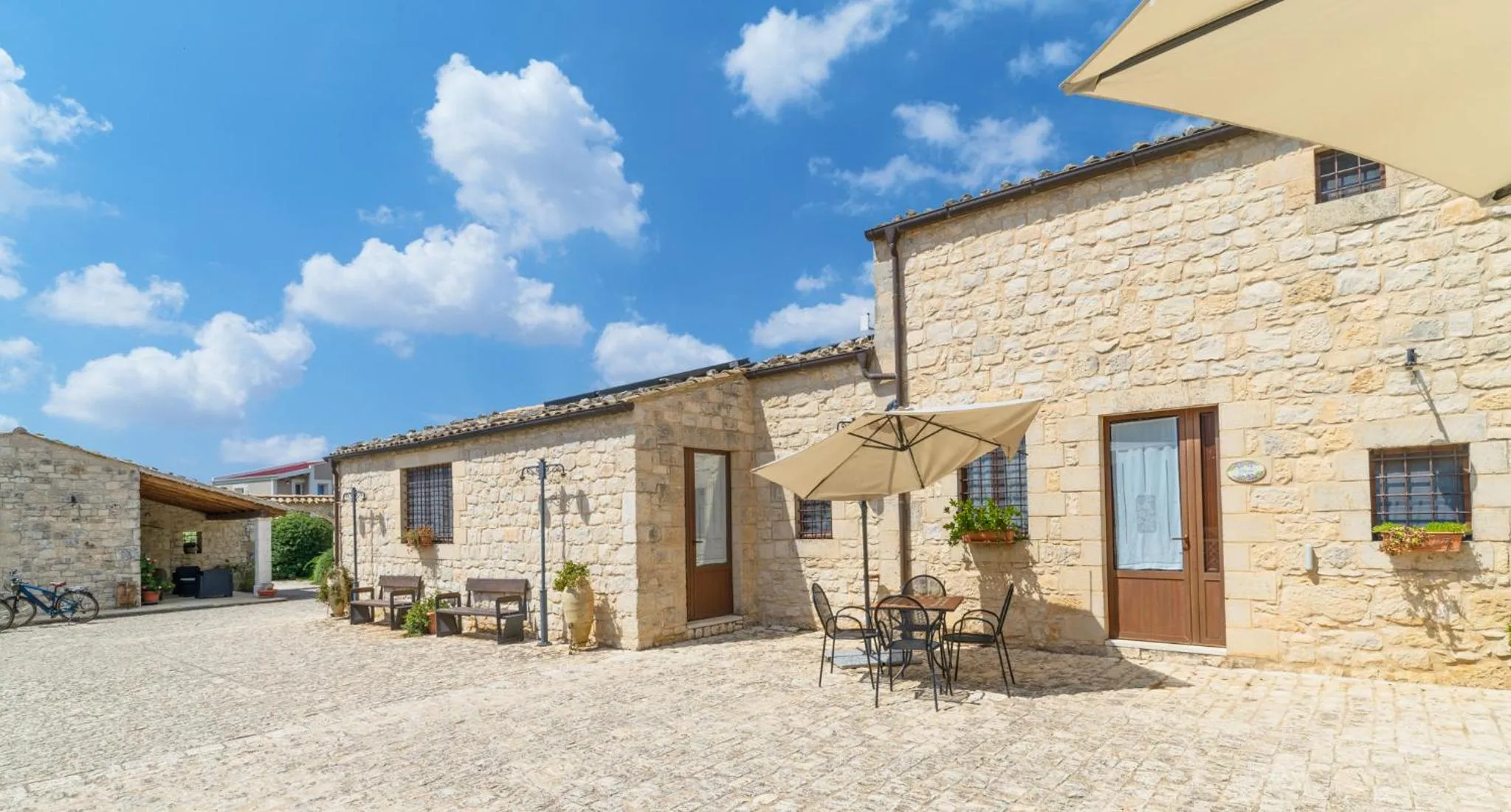 Property building in Borgo Monachella