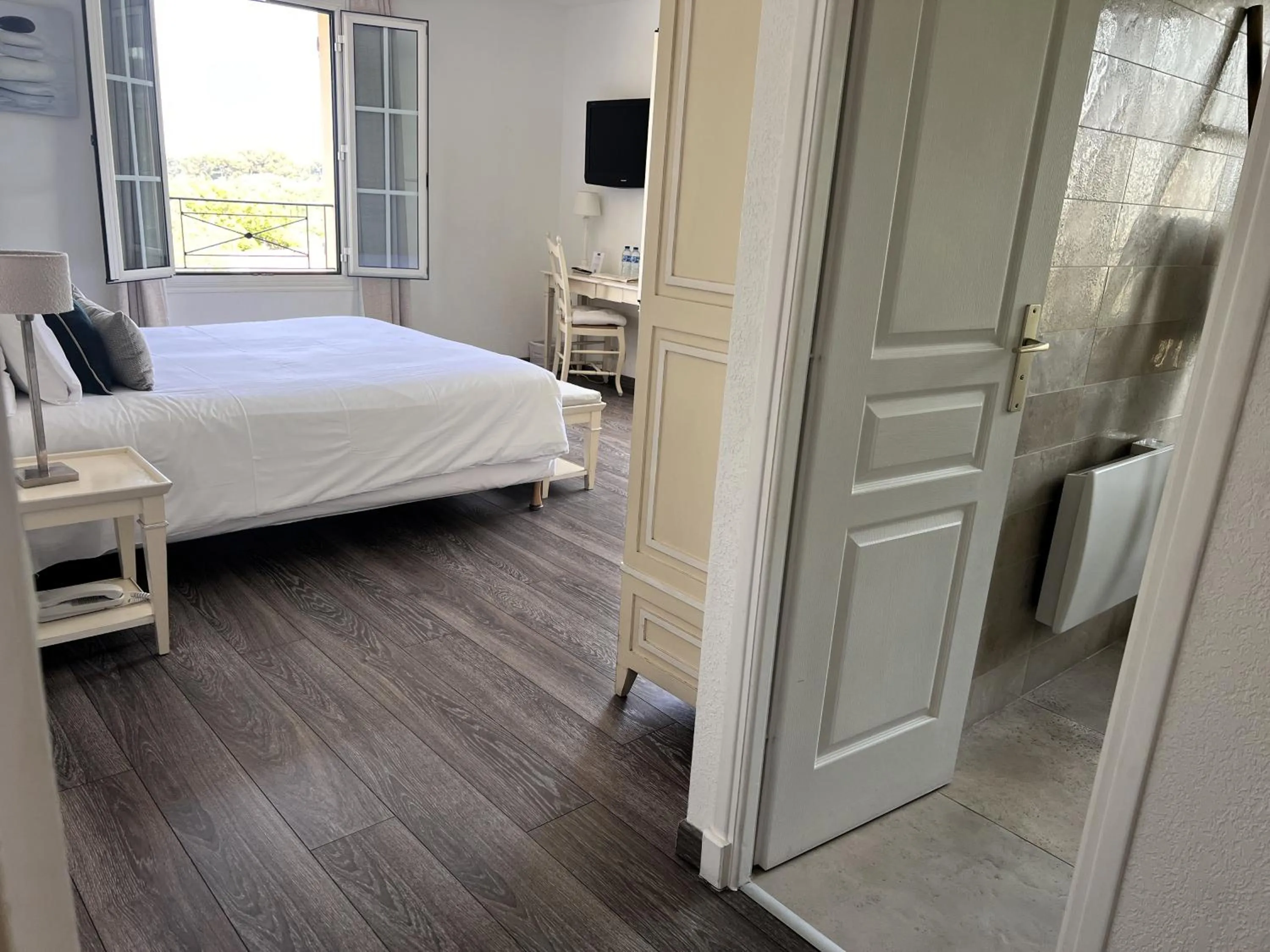 Bed in Hôtel Beau Site - Cap d'Antibes