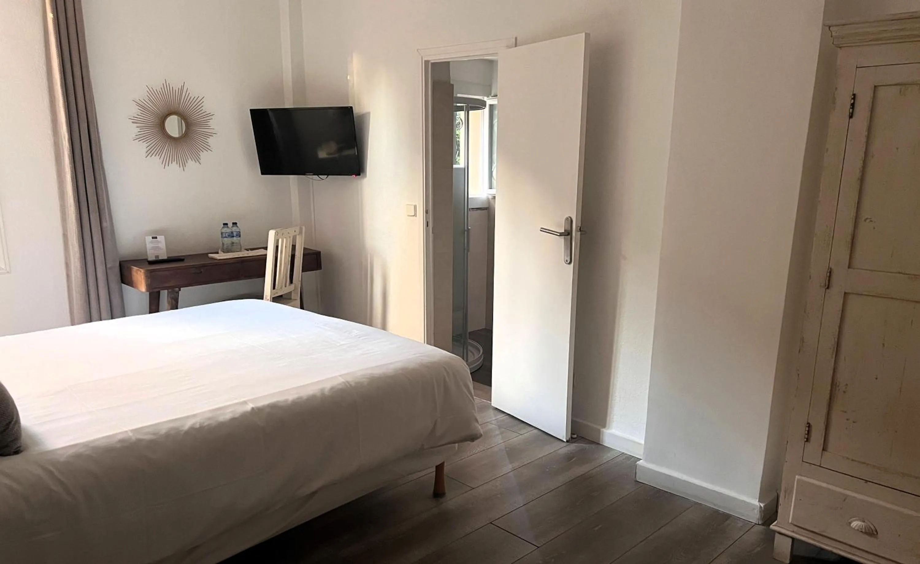 Photo of the whole room, Bed in Hôtel Beau Site - Cap d'Antibes