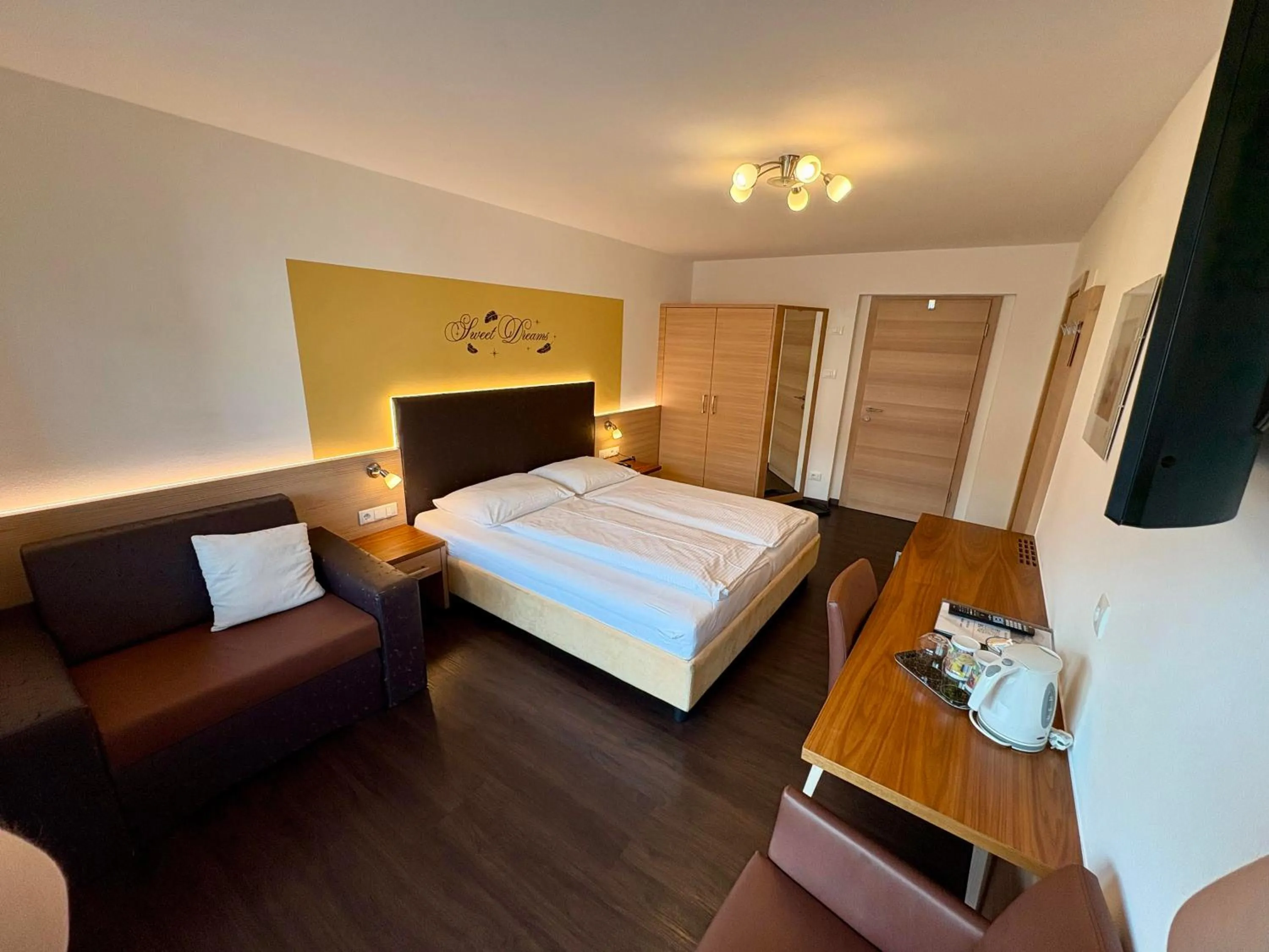 Property building, Bed in Garni Apparthotel St Valentin