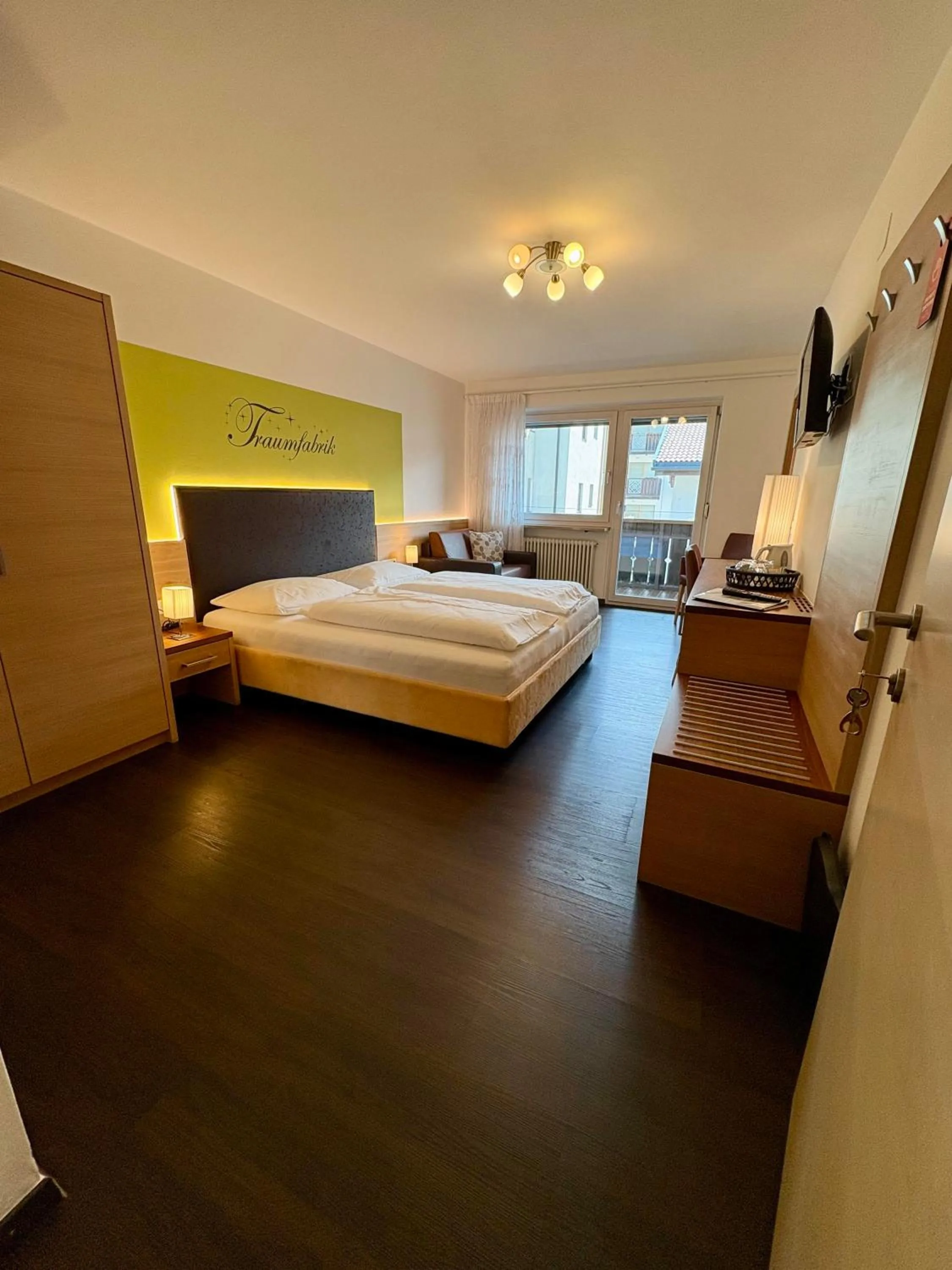 Property building, Bed in Garni Apparthotel St Valentin