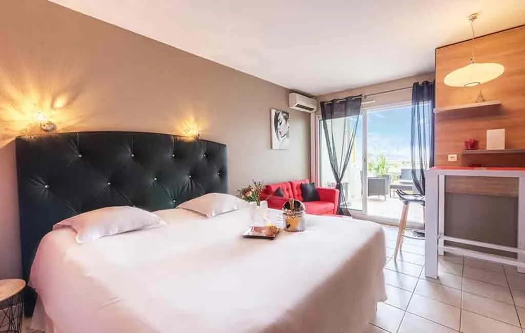 Bed in Résidence Hôtelière Natureva & Spa