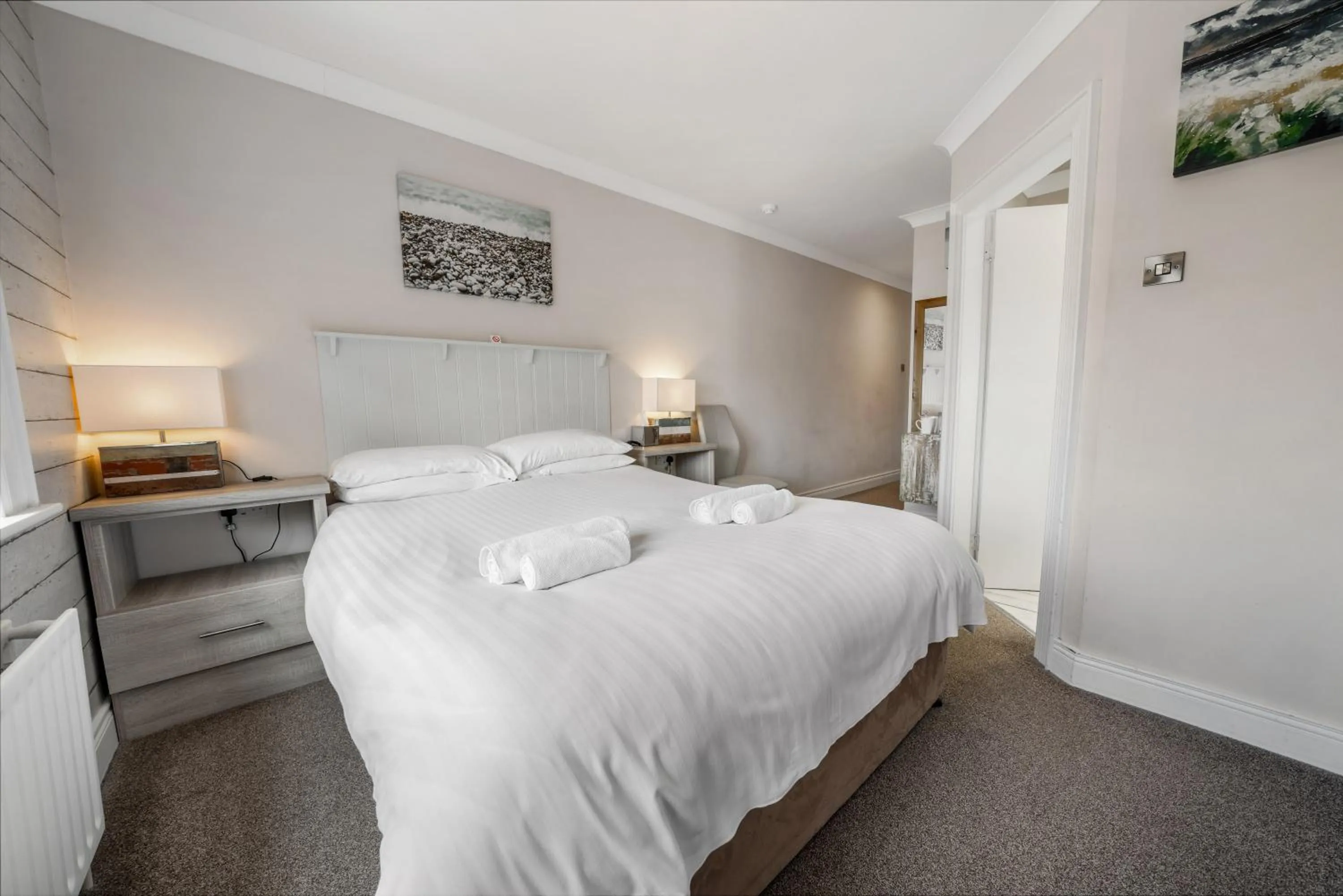 Photo of the whole room, Bed in Anvershiel House