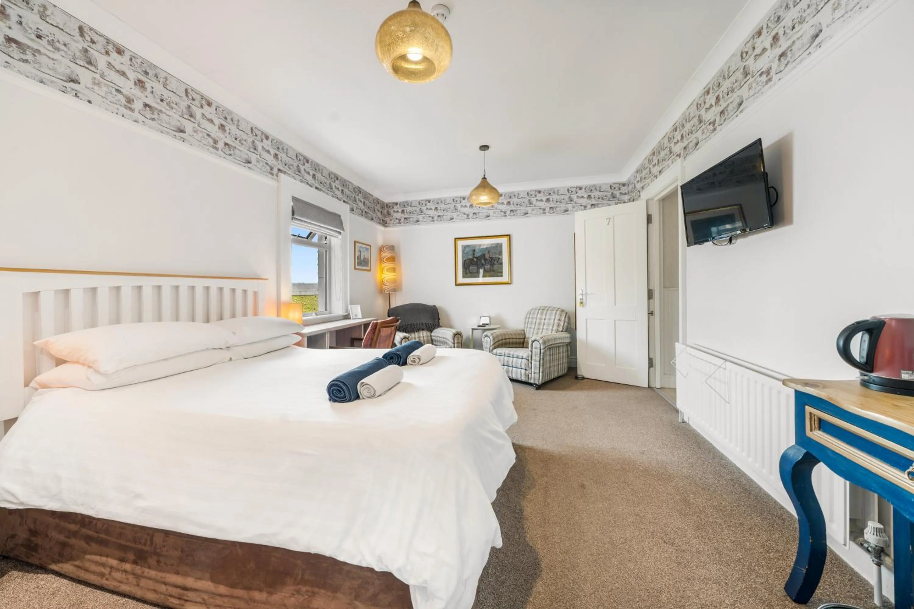 Photo of the whole room, Bed in Anvershiel House