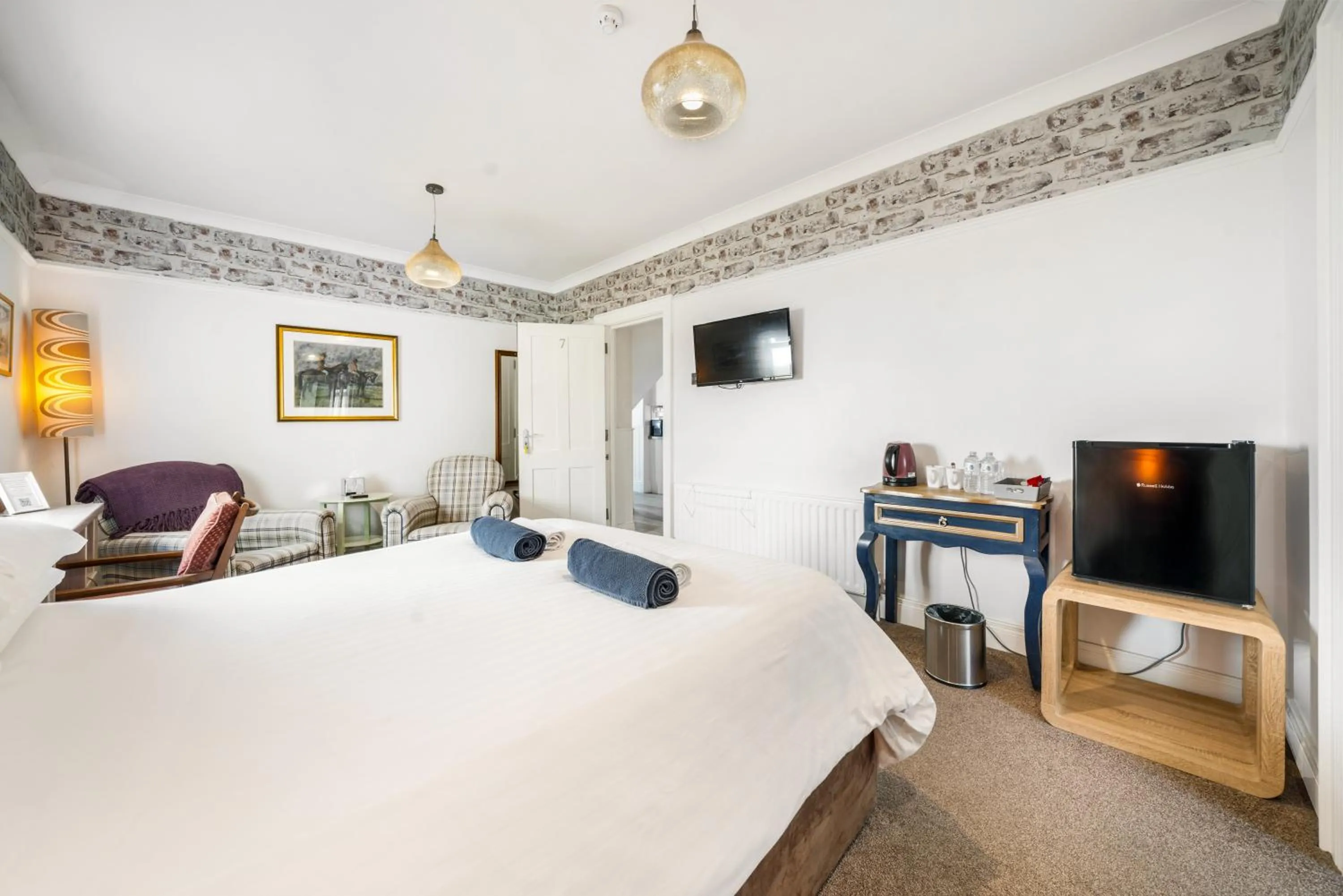 Photo of the whole room, Bed in Anvershiel House