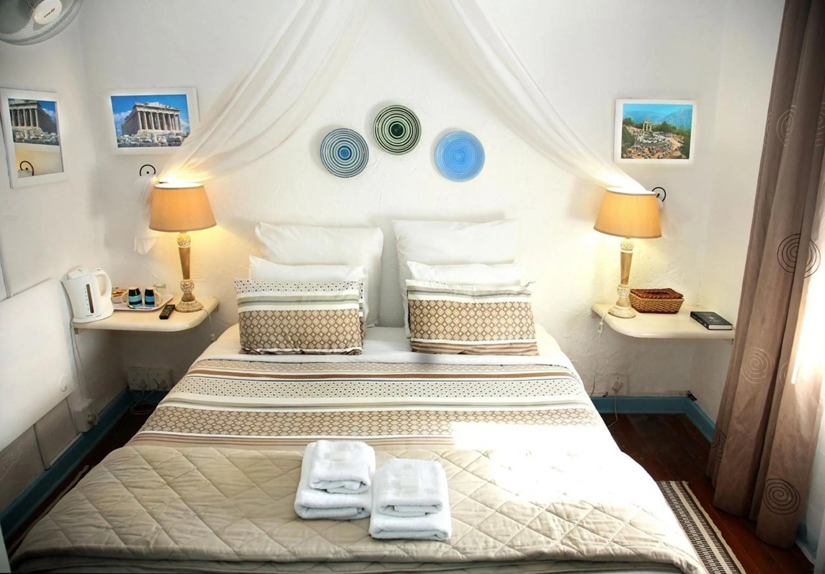 Photo of the whole room, Bed in Athenian Villa