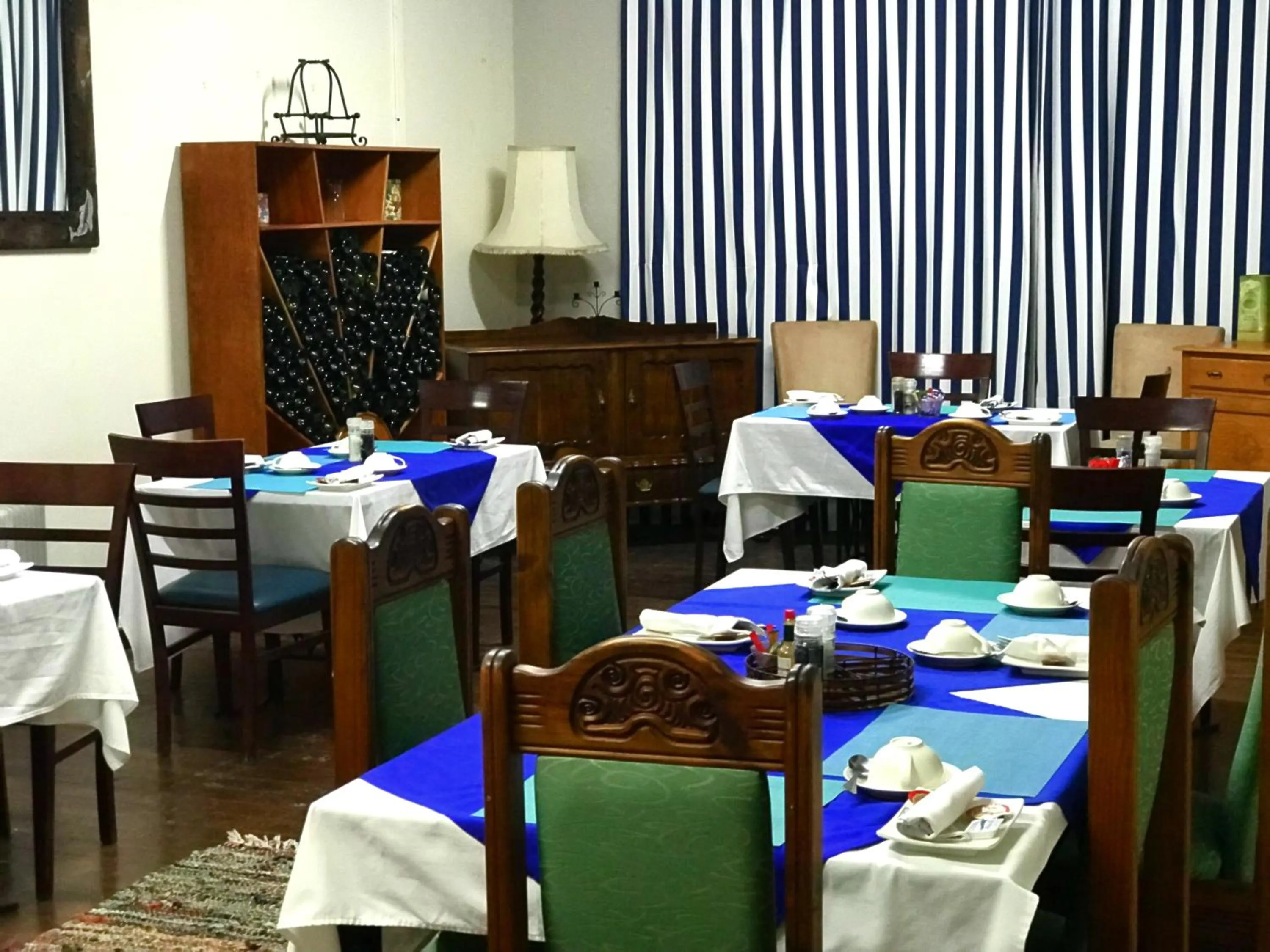 Restaurant/places to eat in Athenian Villa