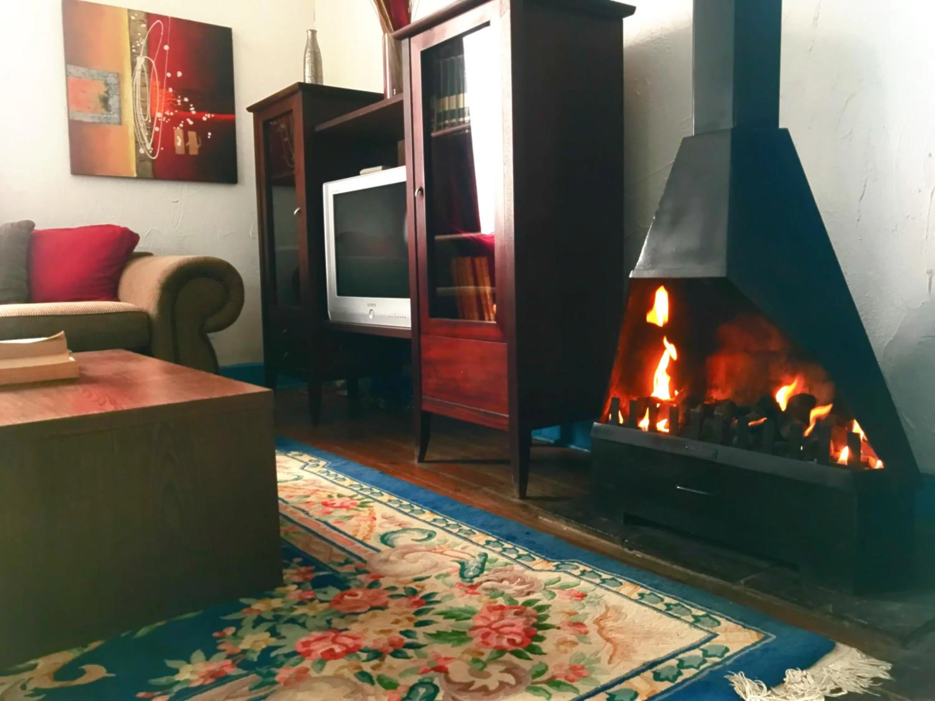 Communal lounge/ TV room in Athenian Villa